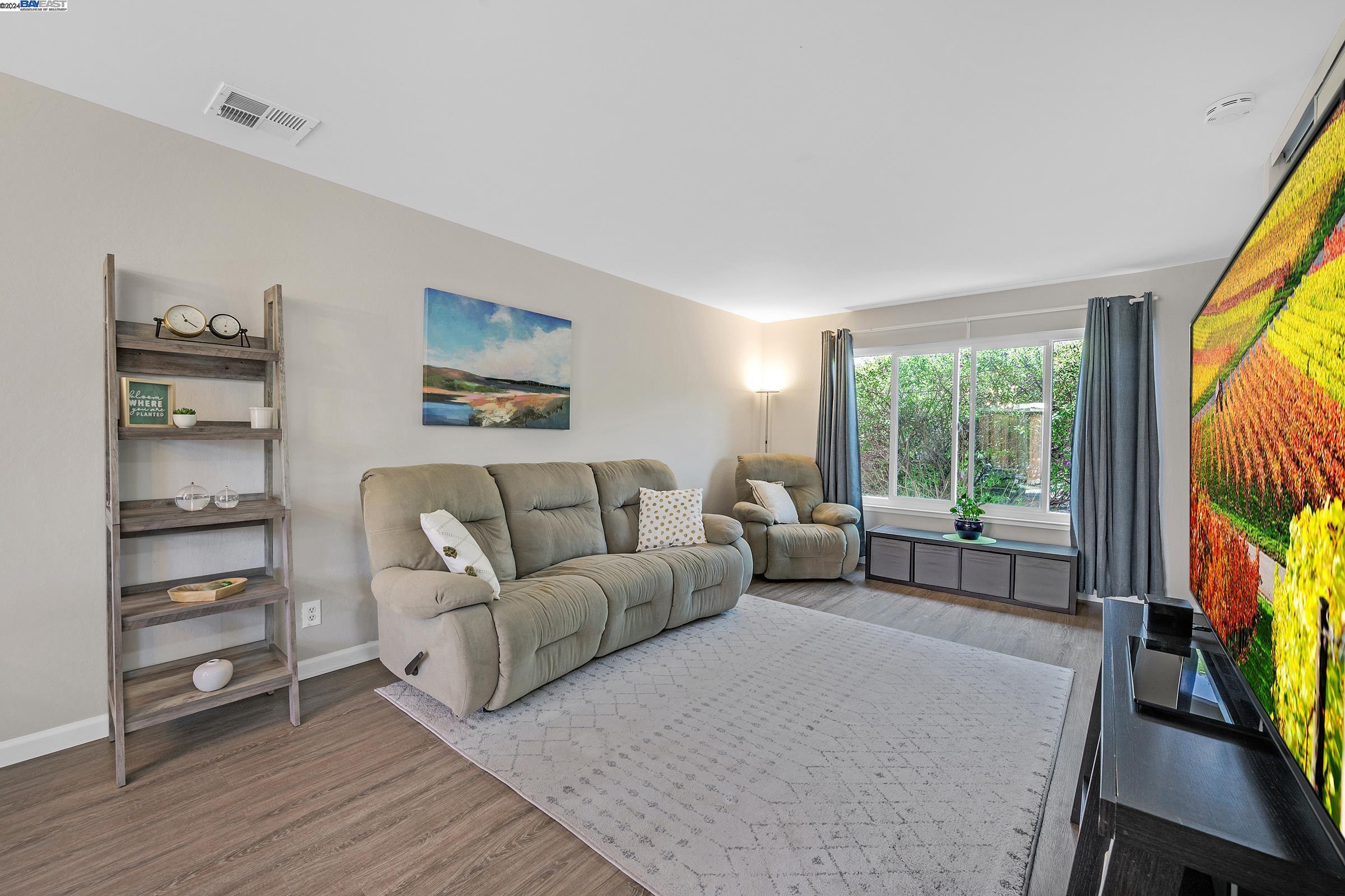 Detail Gallery Image 7 of 40 For 20208 San Miguel Ave, Castro Valley,  CA 94546 - 2 Beds | 1/1 Baths