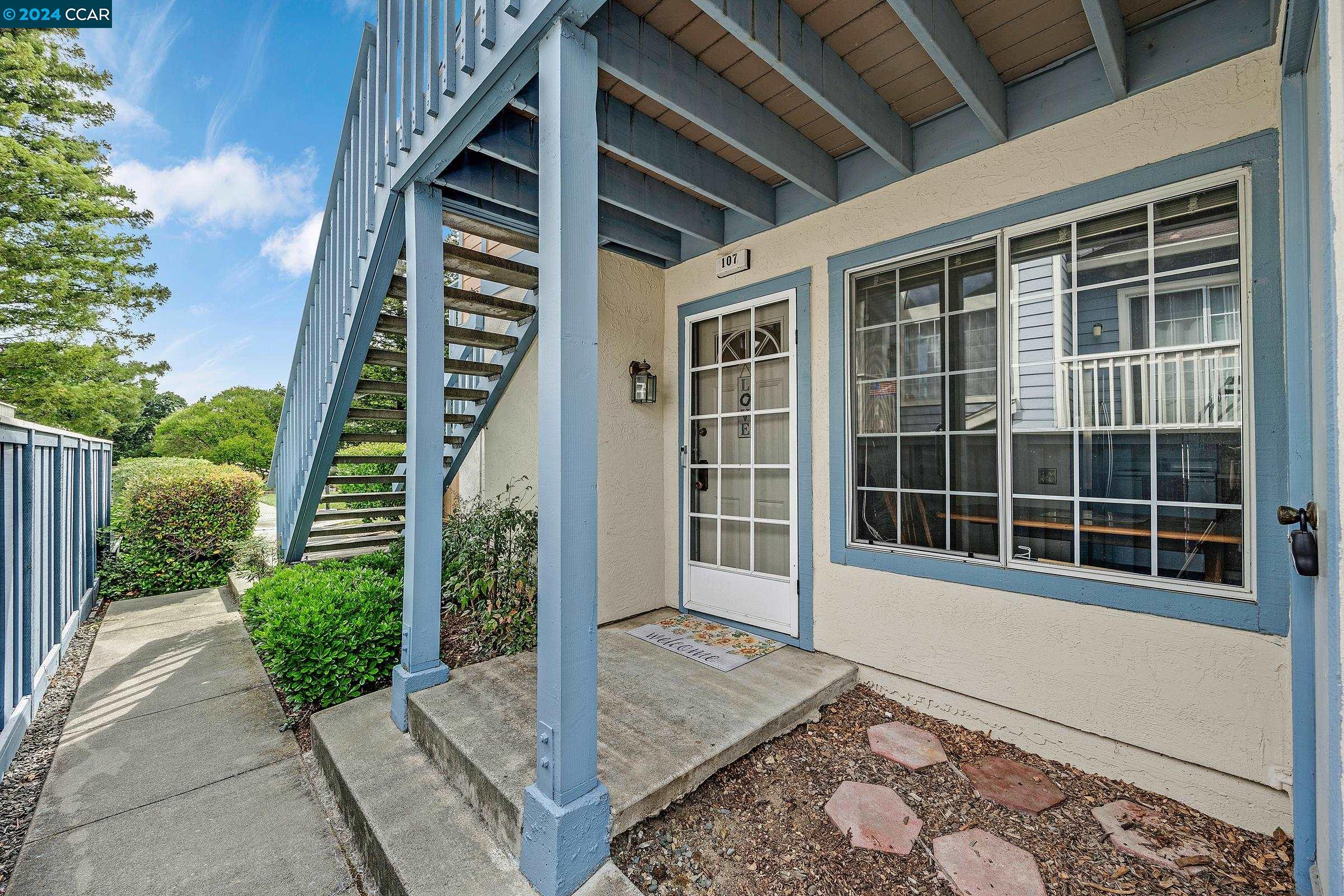 Detail Gallery Image 2 of 24 For 107 Glenwood, Hercules,  CA 94547 - 2 Beds | 2 Baths