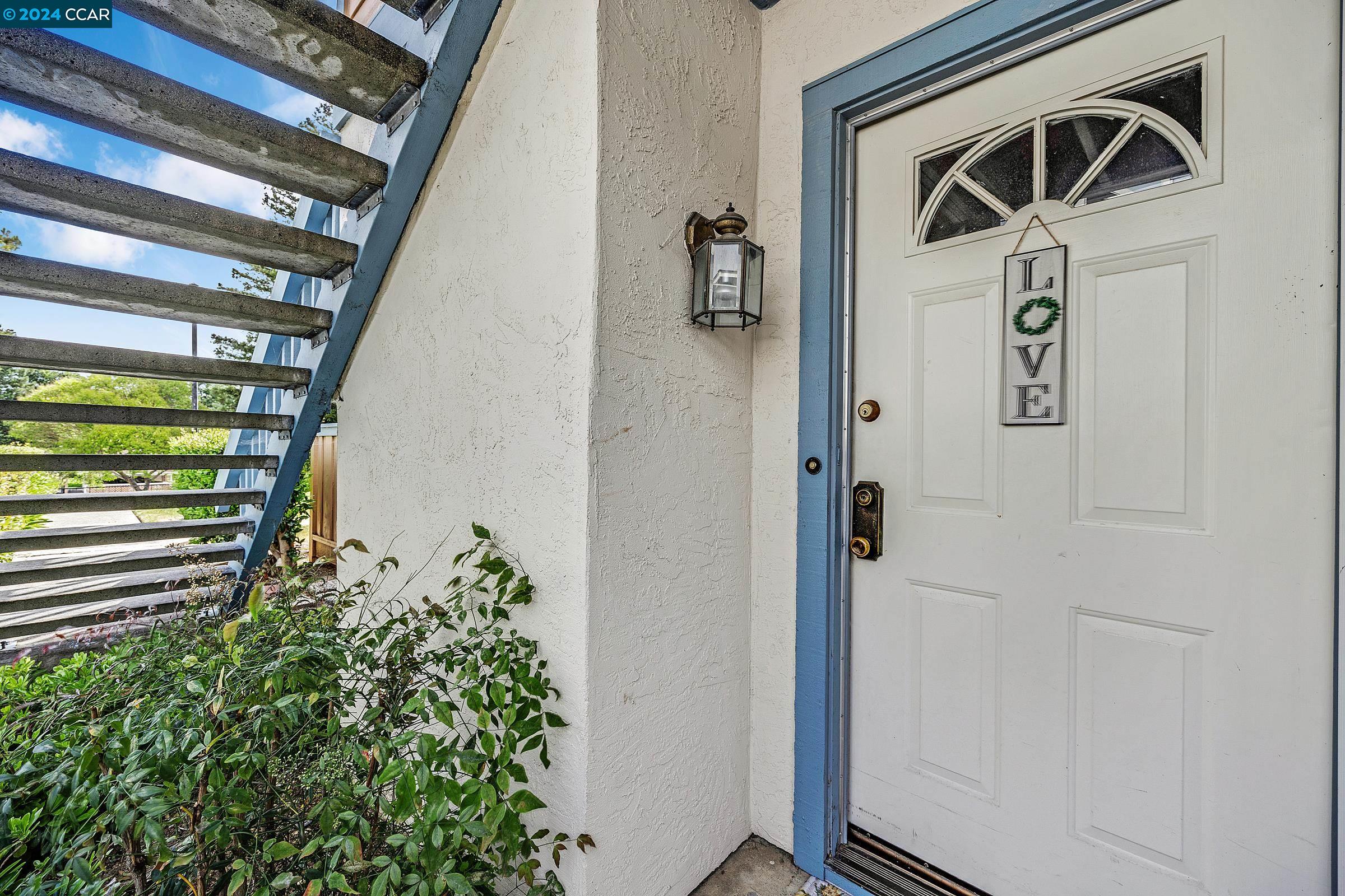 Detail Gallery Image 3 of 24 For 107 Glenwood, Hercules,  CA 94547 - 2 Beds | 2 Baths