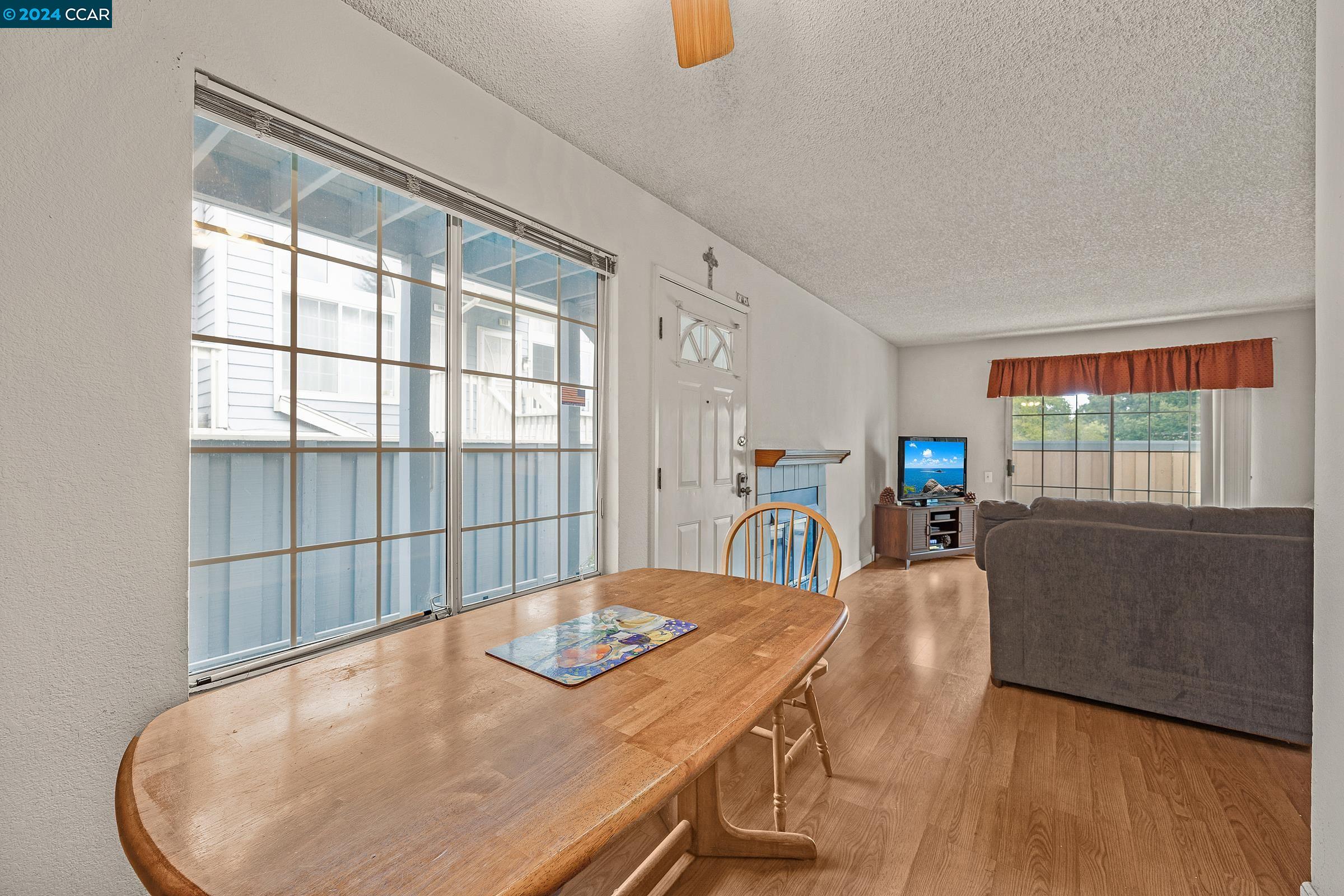 Photo #6: 41060232 Listing 