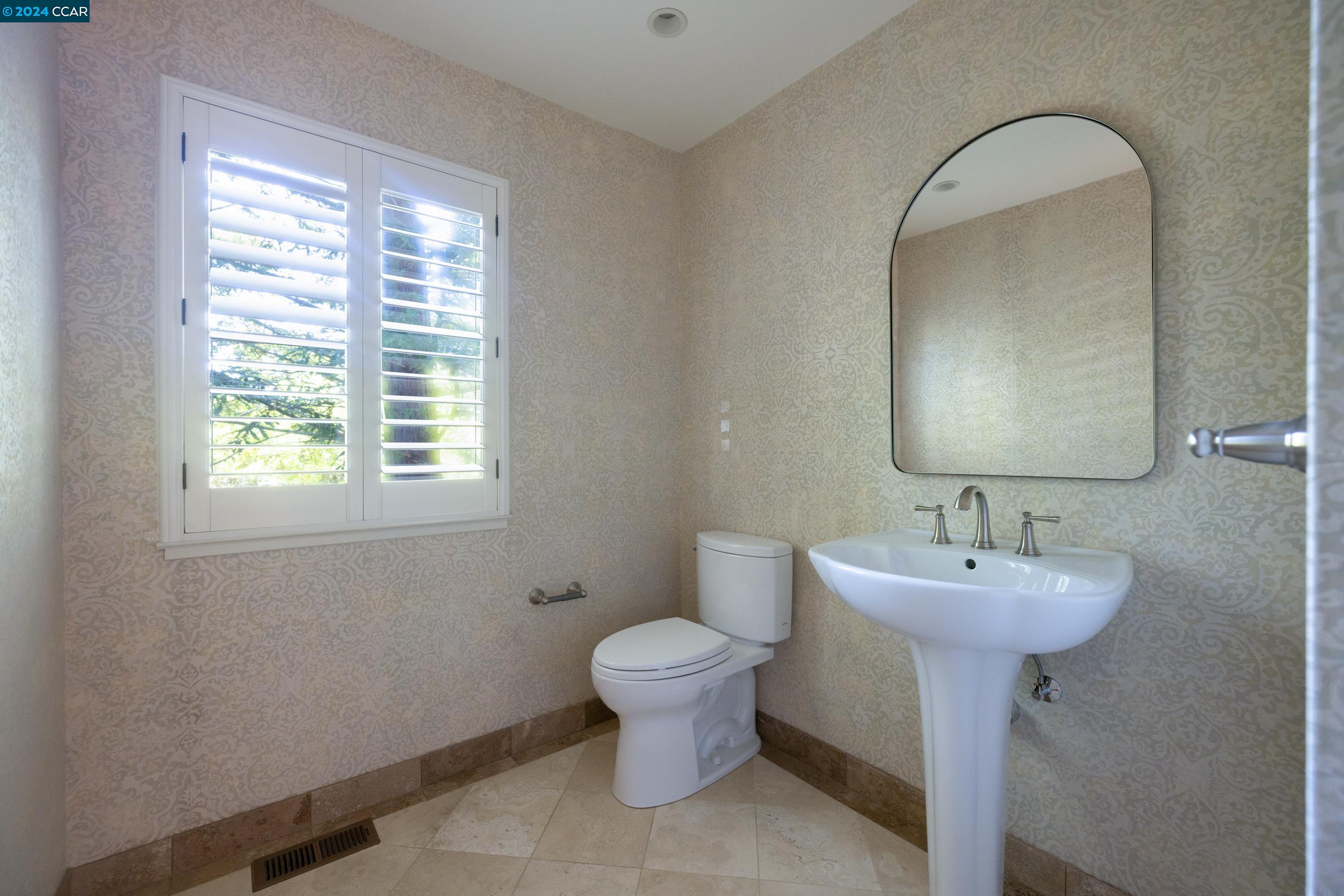 Detail Gallery Image 19 of 31 For 166 Ravenhill Road, Orinda,  CA 94563 - 3 Beds | 2/1 Baths