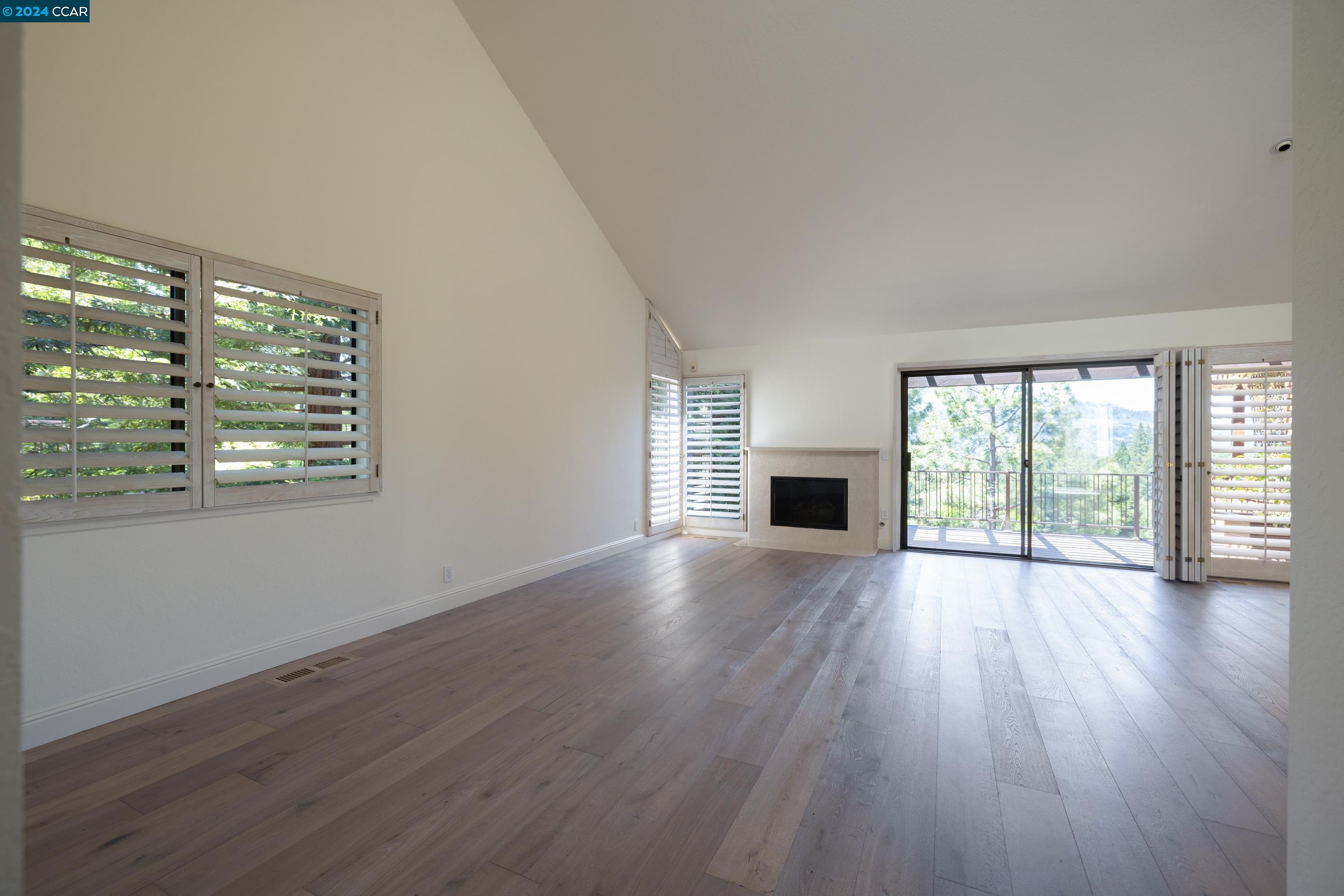 Detail Gallery Image 3 of 31 For 166 Ravenhill Road, Orinda,  CA 94563 - 3 Beds | 2/1 Baths