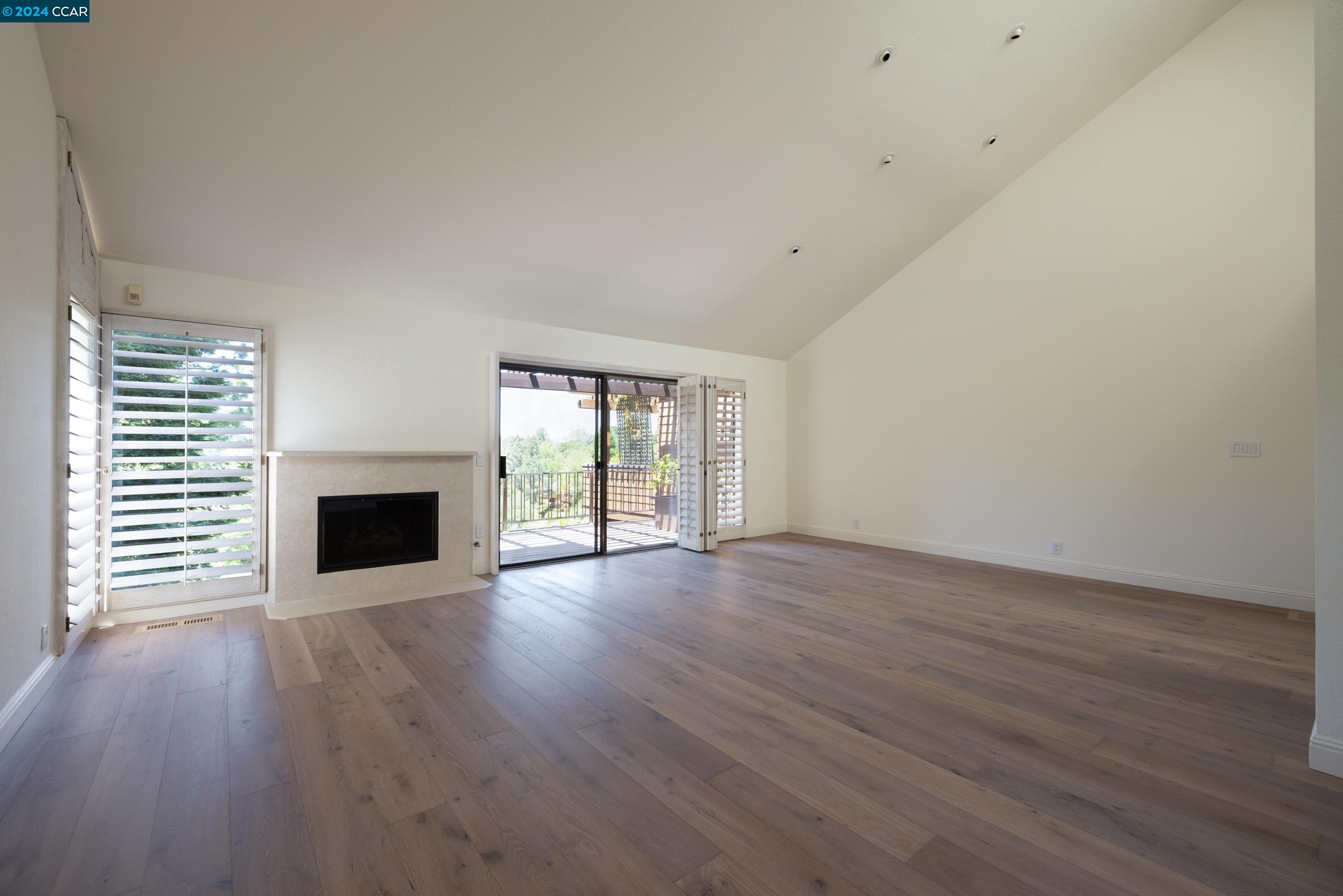 Detail Gallery Image 4 of 31 For 166 Ravenhill Road, Orinda,  CA 94563 - 3 Beds | 2/1 Baths