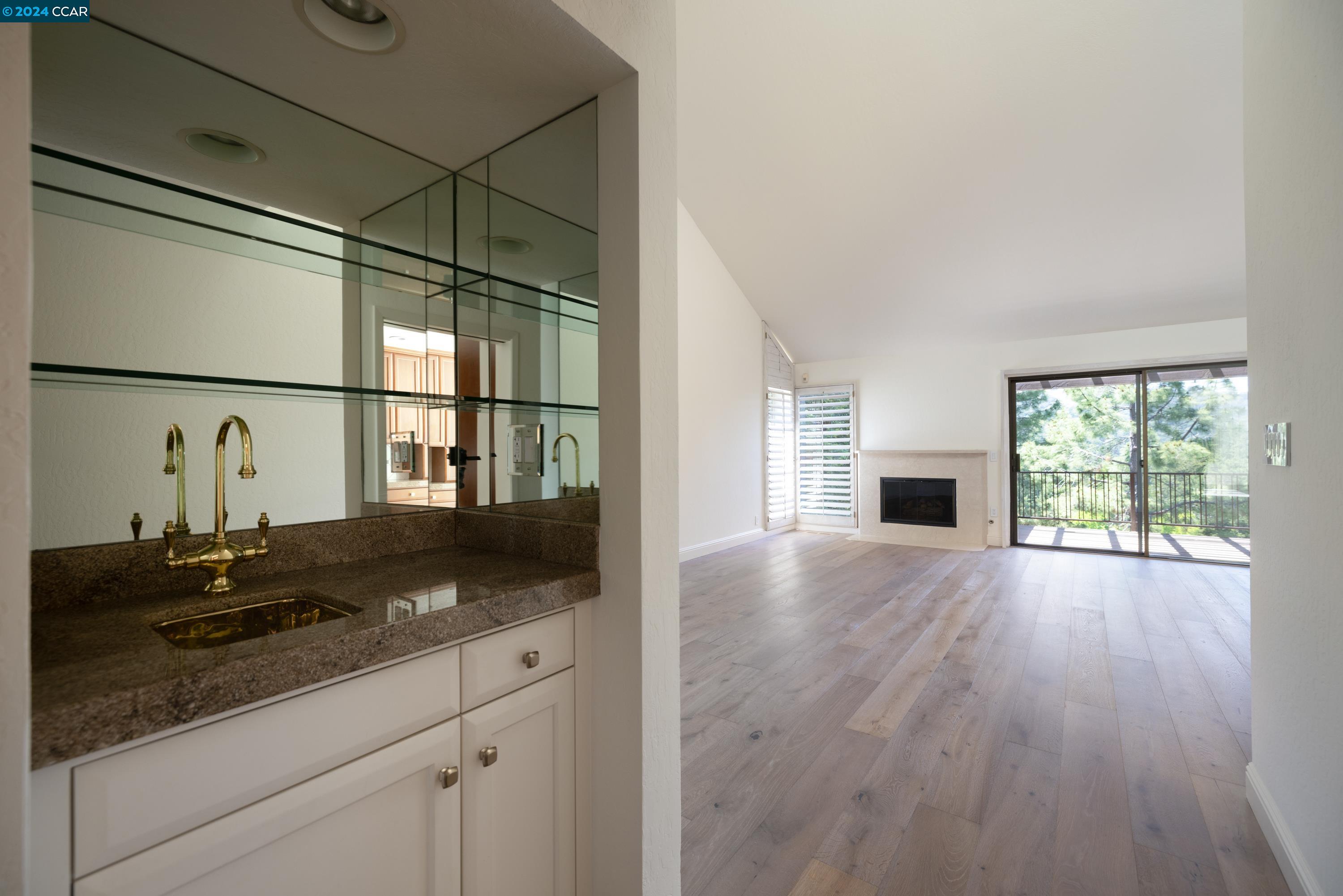 Detail Gallery Image 7 of 31 For 166 Ravenhill Road, Orinda,  CA 94563 - 3 Beds | 2/1 Baths