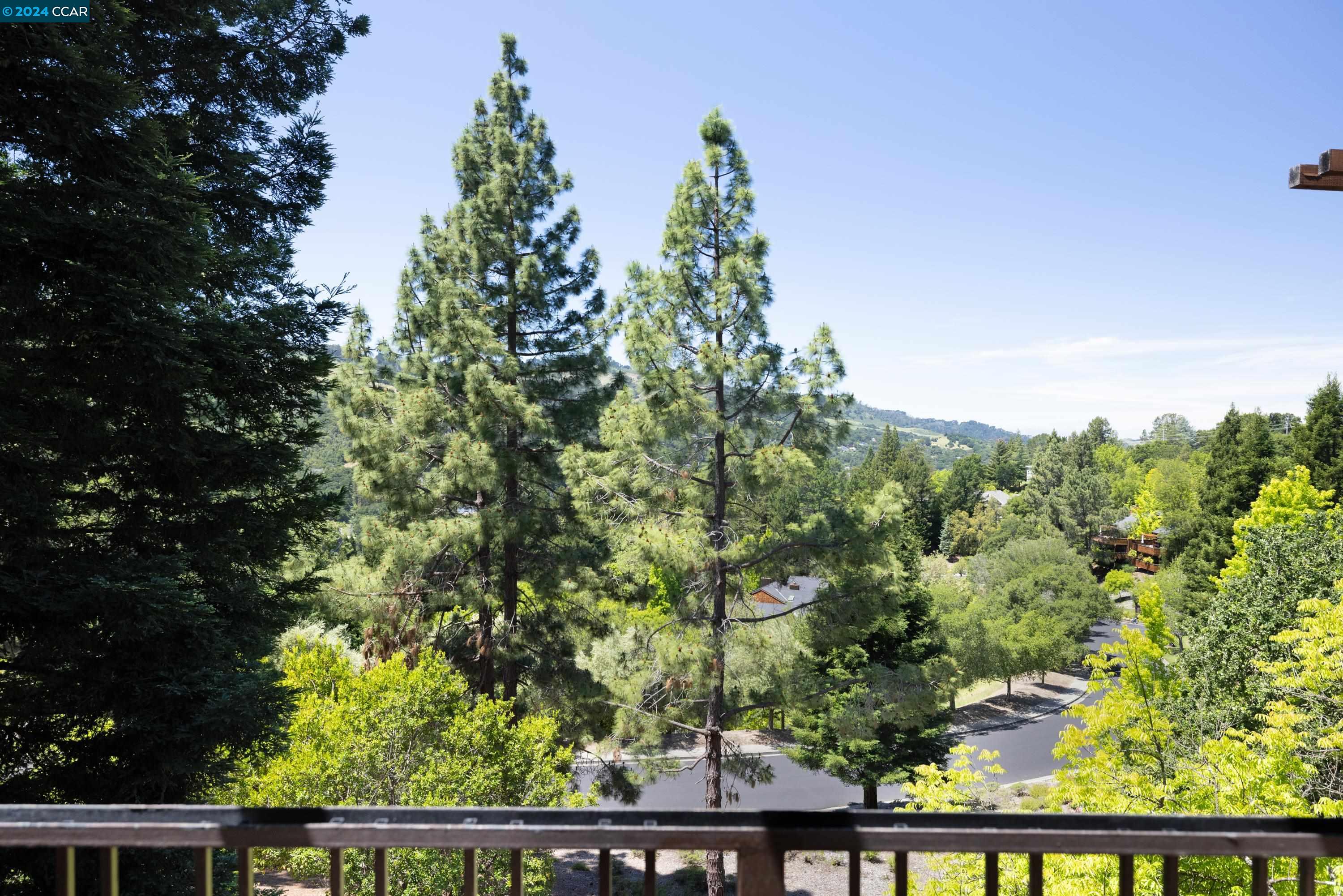 Detail Gallery Image 9 of 31 For 166 Ravenhill Road, Orinda,  CA 94563 - 3 Beds | 2/1 Baths
