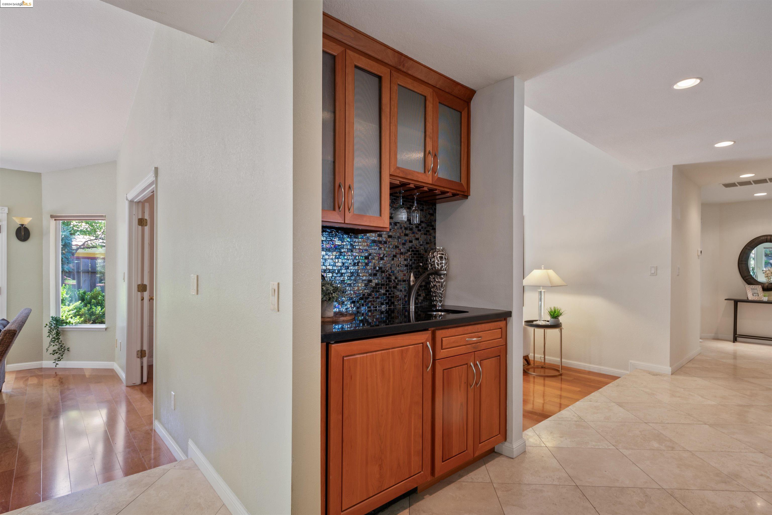 Detail Gallery Image 5 of 38 For 126 Costanza Dr, Martinez,  CA 94553 - 3 Beds | 2 Baths