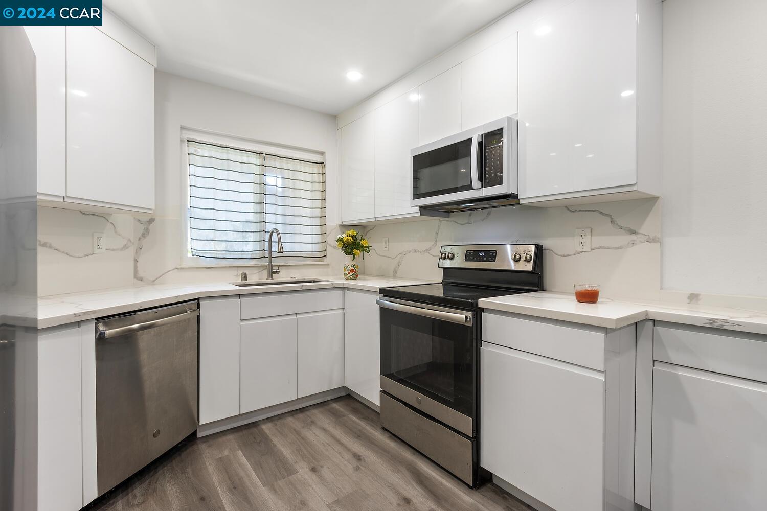 Photo #2: 41060268 Listing 