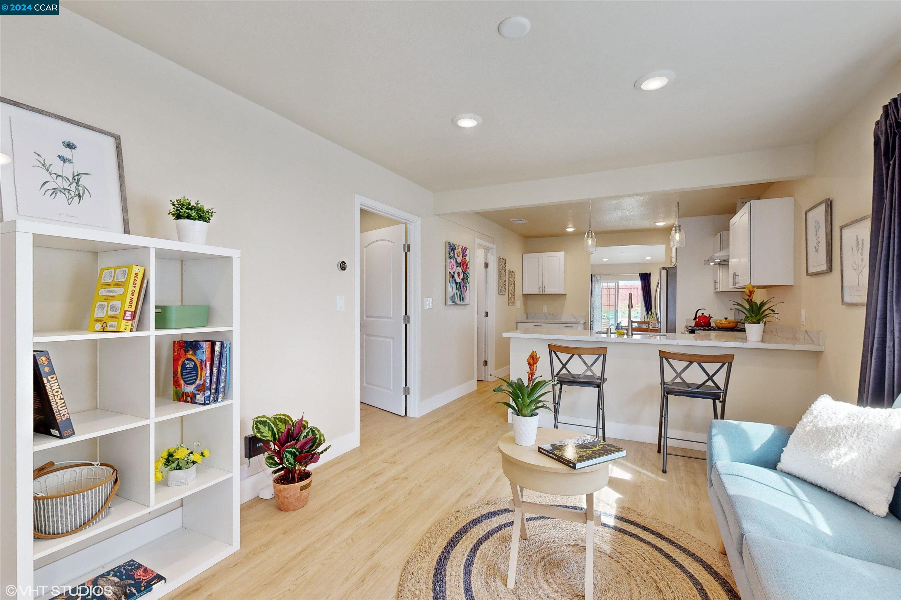 Detail Gallery Image 3 of 26 For 5054 Congress Avenue, Oakland,  CA 94601 - 3 Beds | 2 Baths