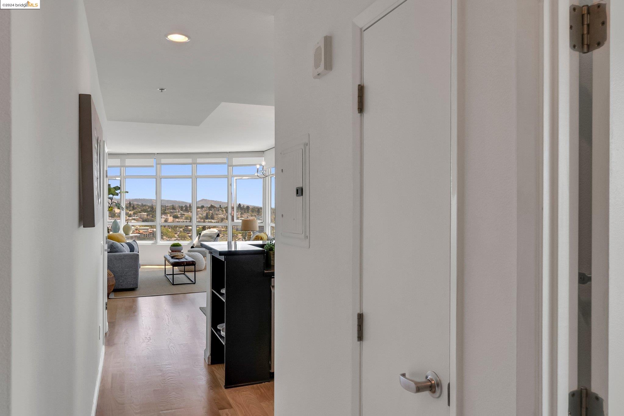 Detail Gallery Image 15 of 28 For 1 Lakeside Dr #1804,  Oakland,  CA 94612 - 2 Beds | 2 Baths