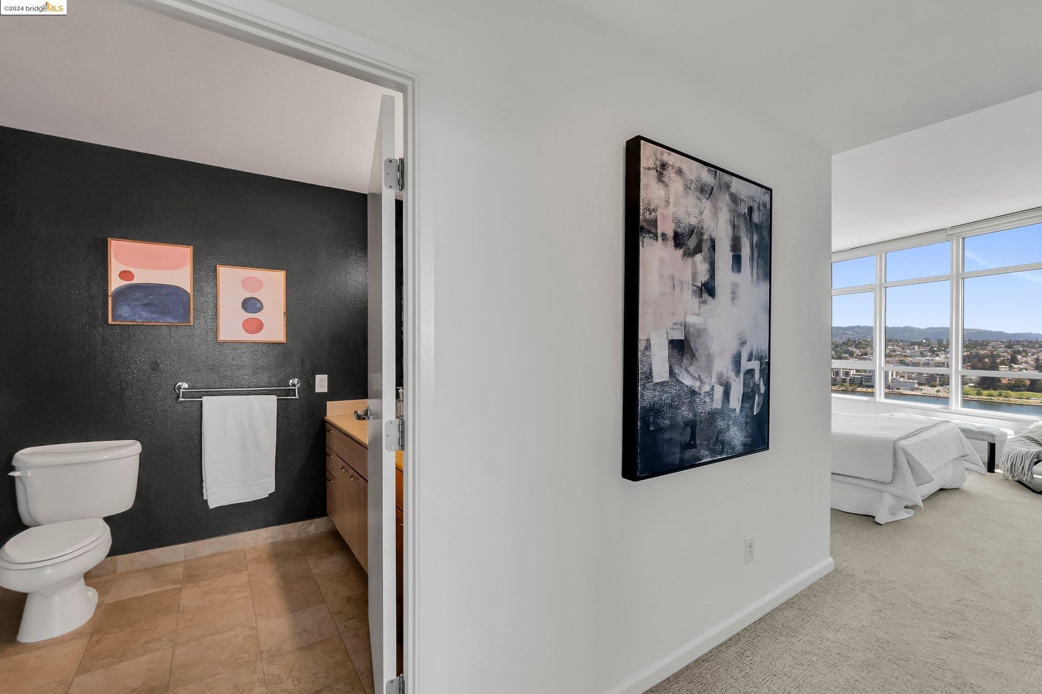 Detail Gallery Image 5 of 28 For 1 Lakeside Dr #1804,  Oakland,  CA 94612 - 2 Beds | 2 Baths