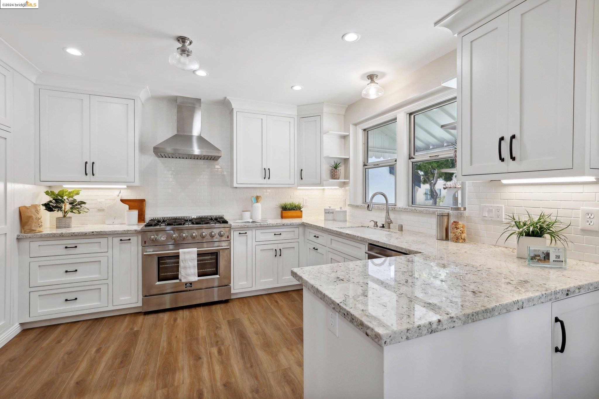 Detail Gallery Image 1 of 1 For 701 Rodney Dr, San Leandro,  CA 94577 - 3 Beds | 2 Baths
