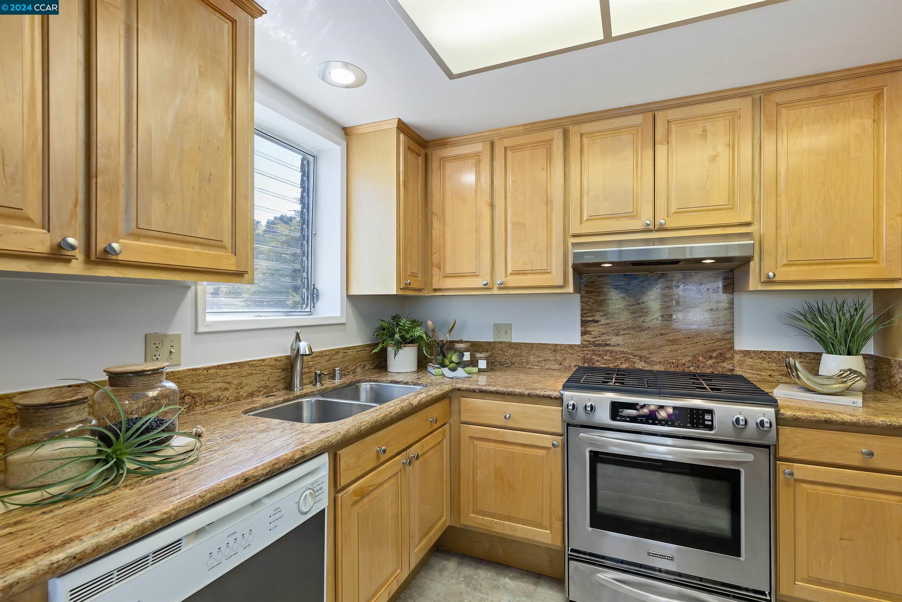 Detail Gallery Image 11 of 20 For 2301 Pine Knoll Dr #15,  Walnut Creek,  CA 94595 - 2 Beds | 1 Baths
