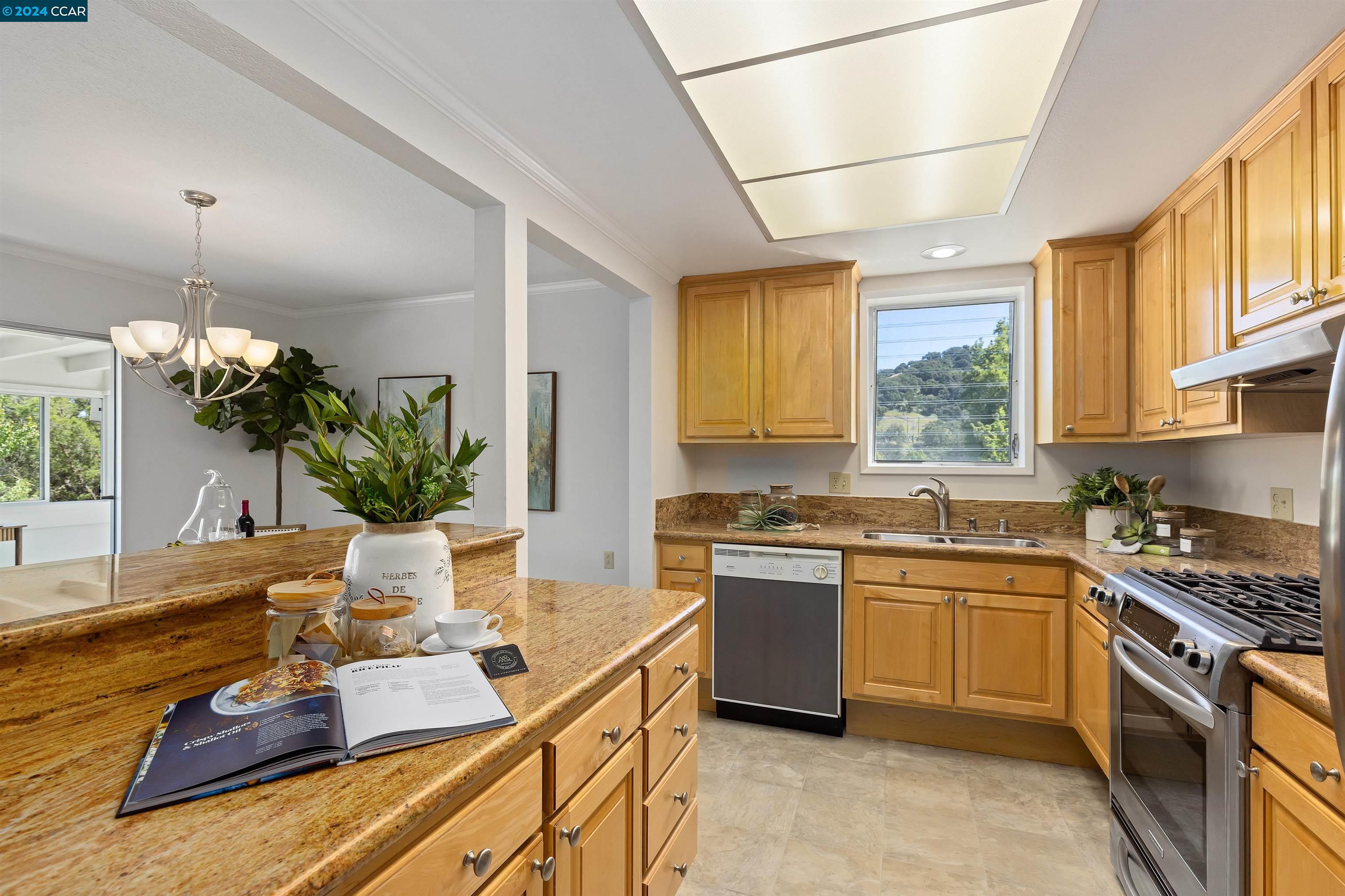 Detail Gallery Image 10 of 20 For 2301 Pine Knoll Dr #15,  Walnut Creek,  CA 94595 - 2 Beds | 1 Baths