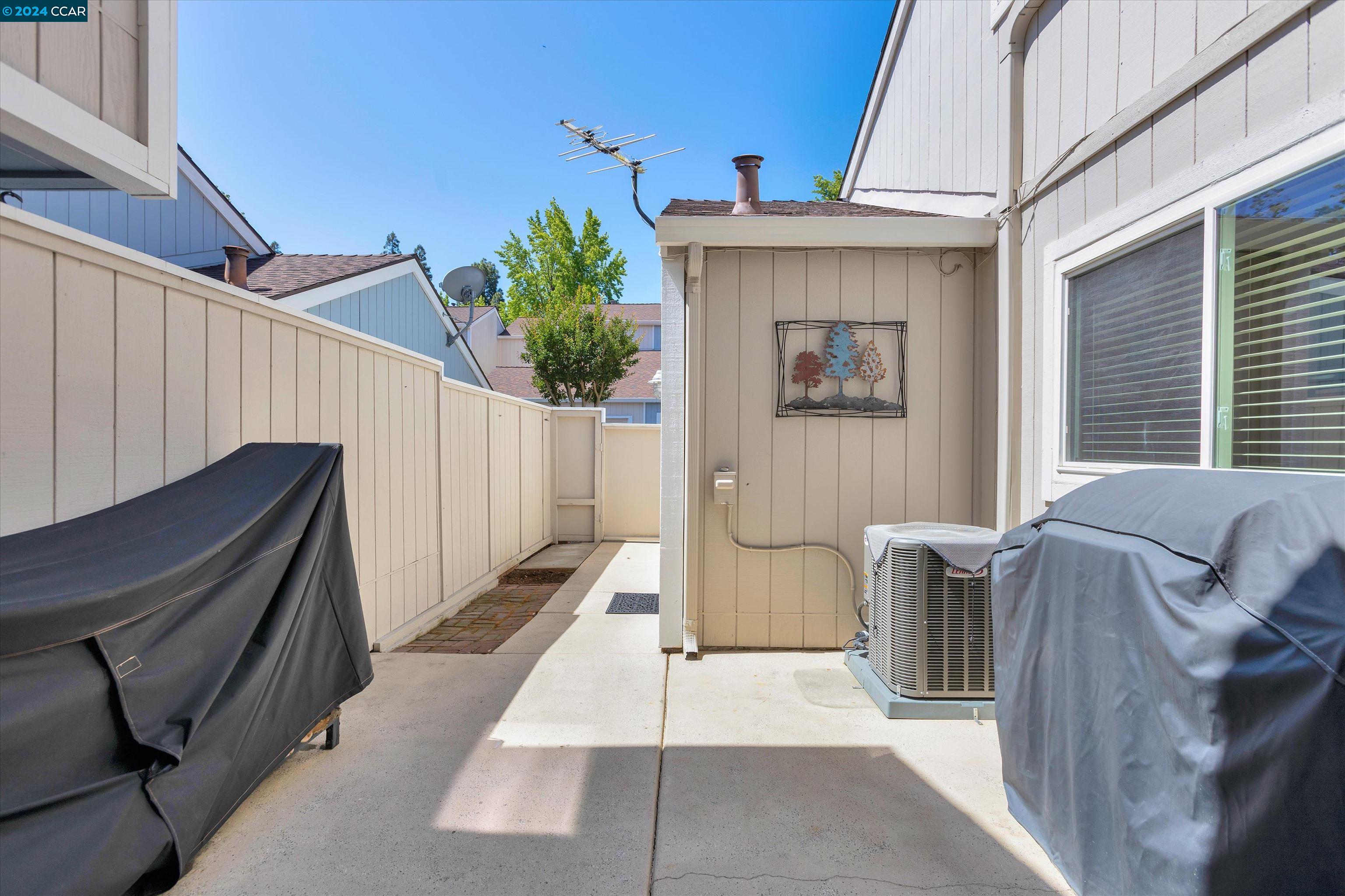 Detail Gallery Image 18 of 38 For 349 Scottsdale Rd, Pleasant Hill,  CA 94523 - 3 Beds | 2/1 Baths
