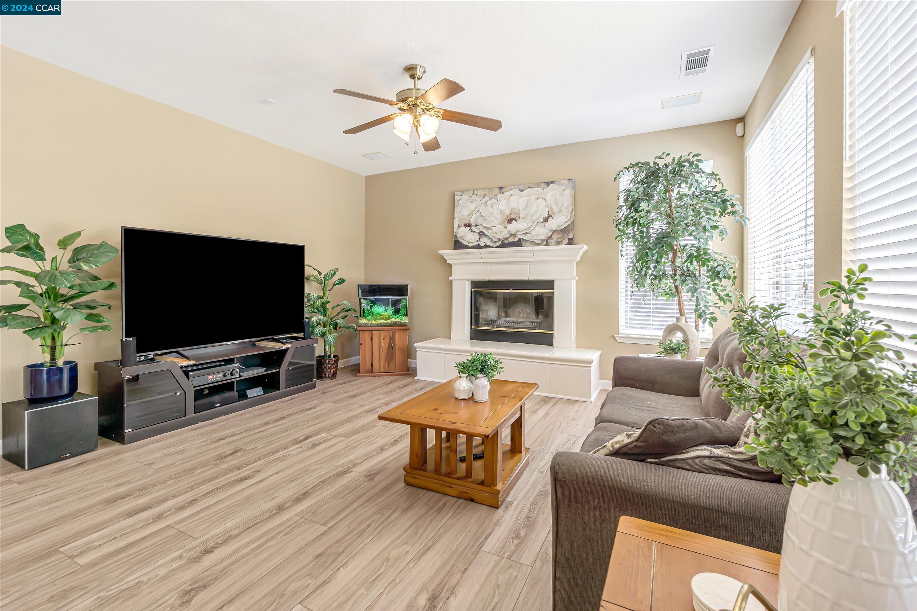 Detail Gallery Image 11 of 47 For 911 Autumn Oak Cir, Concord,  CA 94521 - 4 Beds | 3/1 Baths