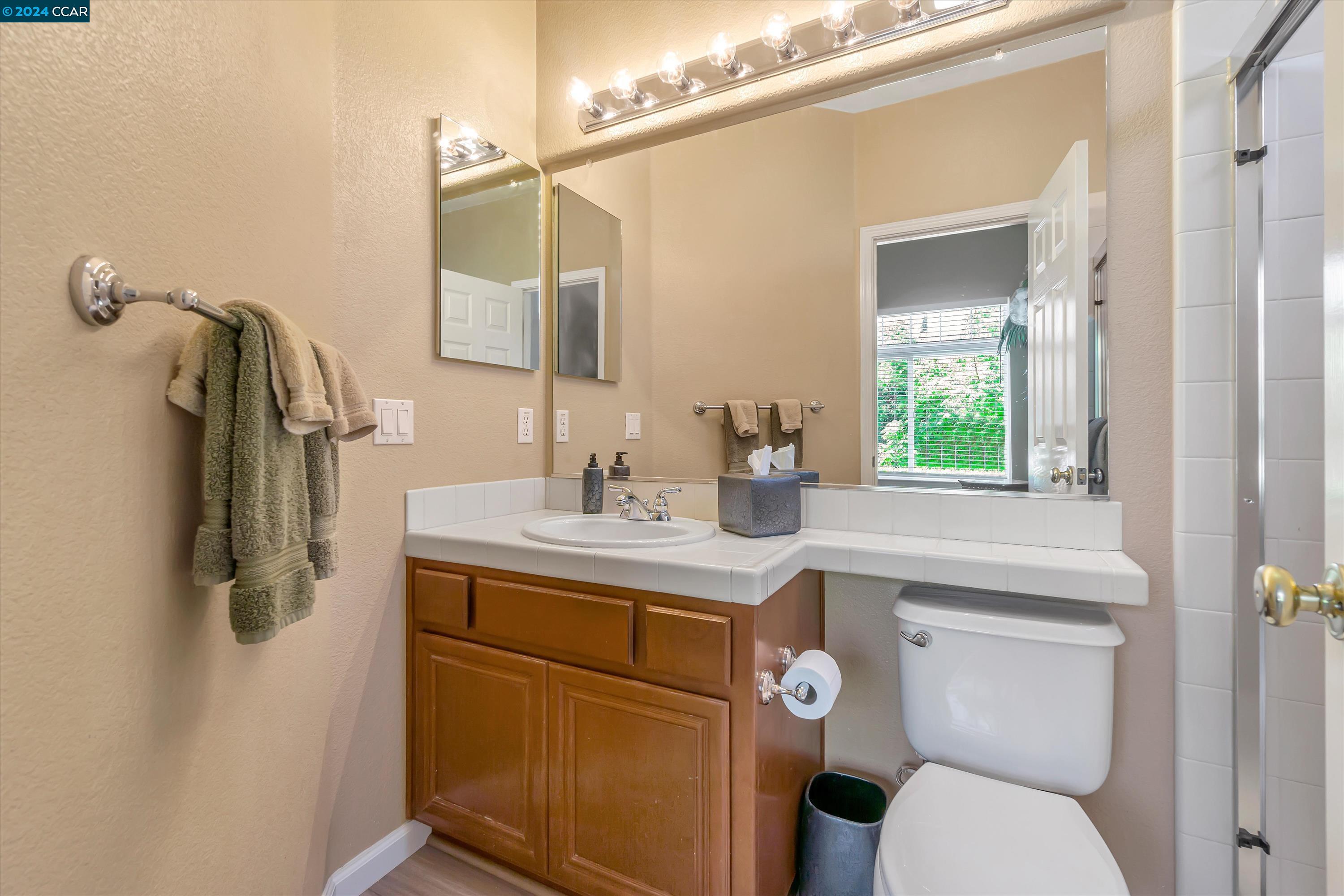 Detail Gallery Image 23 of 47 For 911 Autumn Oak Cir, Concord,  CA 94521 - 4 Beds | 3/1 Baths
