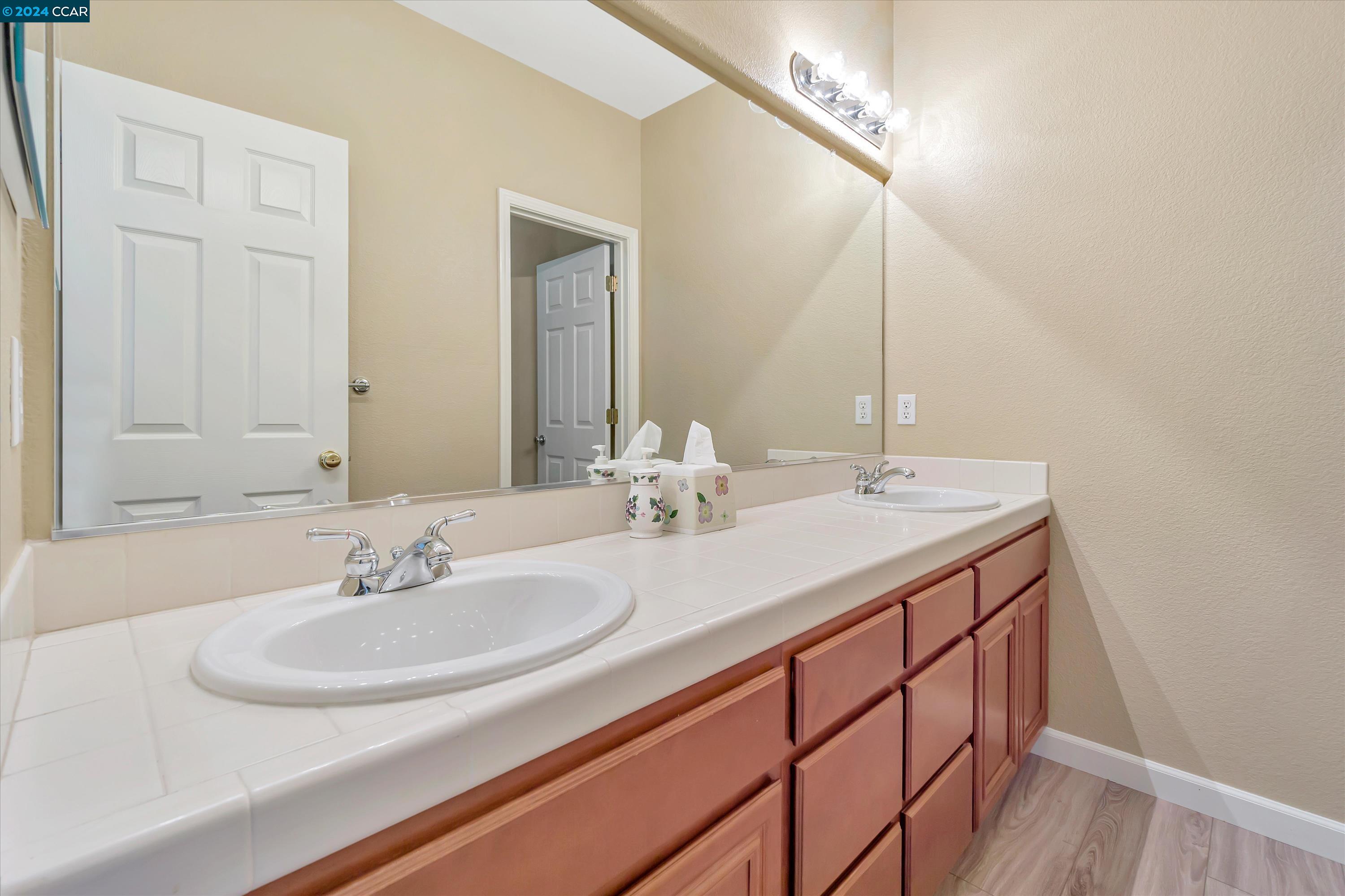 Detail Gallery Image 38 of 47 For 911 Autumn Oak Cir, Concord,  CA 94521 - 4 Beds | 3/1 Baths