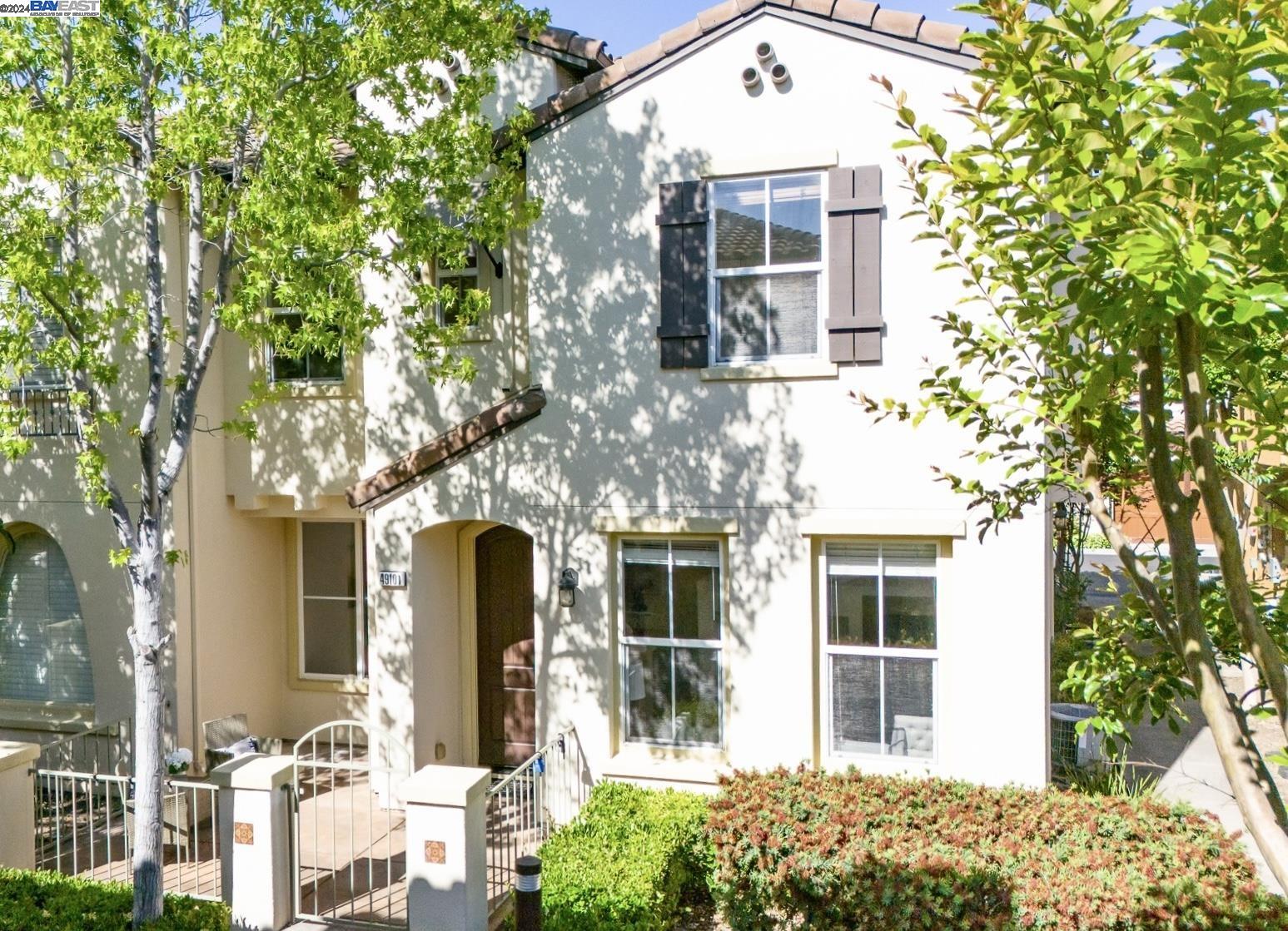 More Details about MLS # 41060347 : 49101 ROSE TER