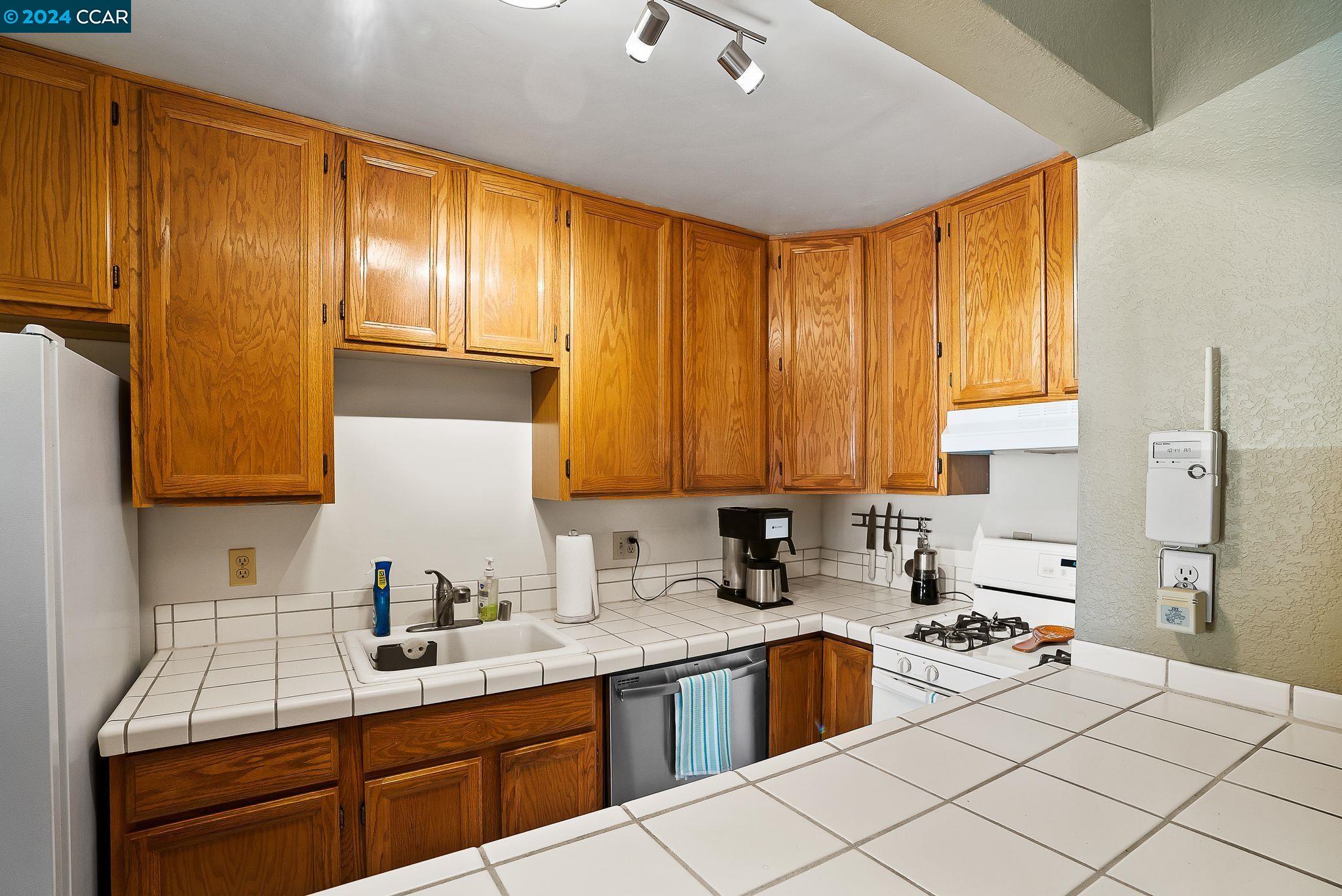 Detail Gallery Image 18 of 30 For 2040 Sierra Rd #4,  Concord,  CA 94518 - 2 Beds | 1/1 Baths