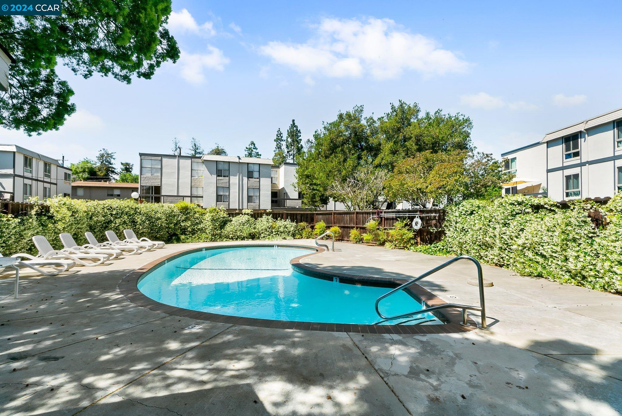 Detail Gallery Image 29 of 30 For 2040 Sierra Rd #4,  Concord,  CA 94518 - 2 Beds | 1/1 Baths