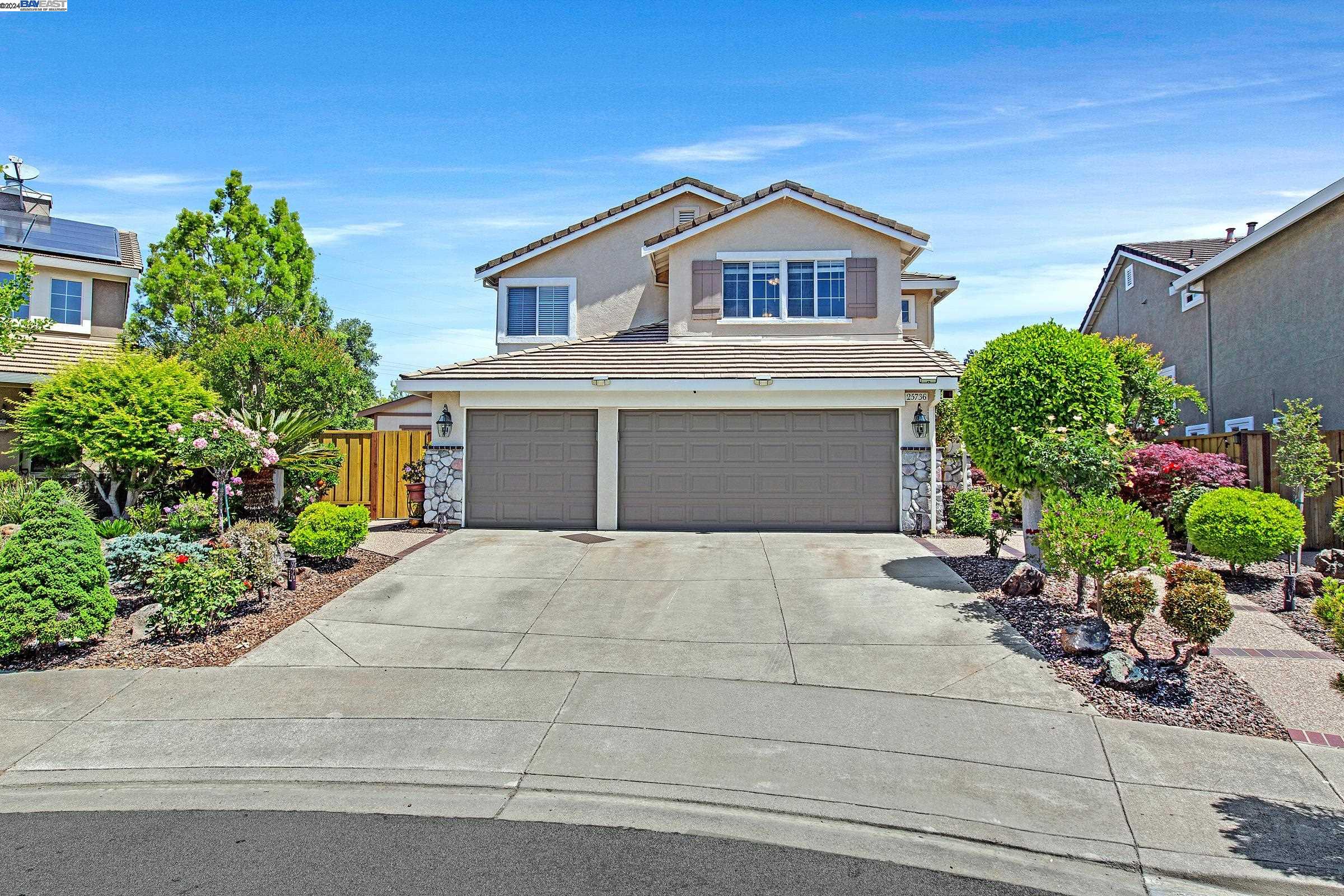 Detail Gallery Image 2 of 31 For 25736 Durrwood Ct, Castro Valley,  CA 94552 - 5 Beds | 2/1 Baths