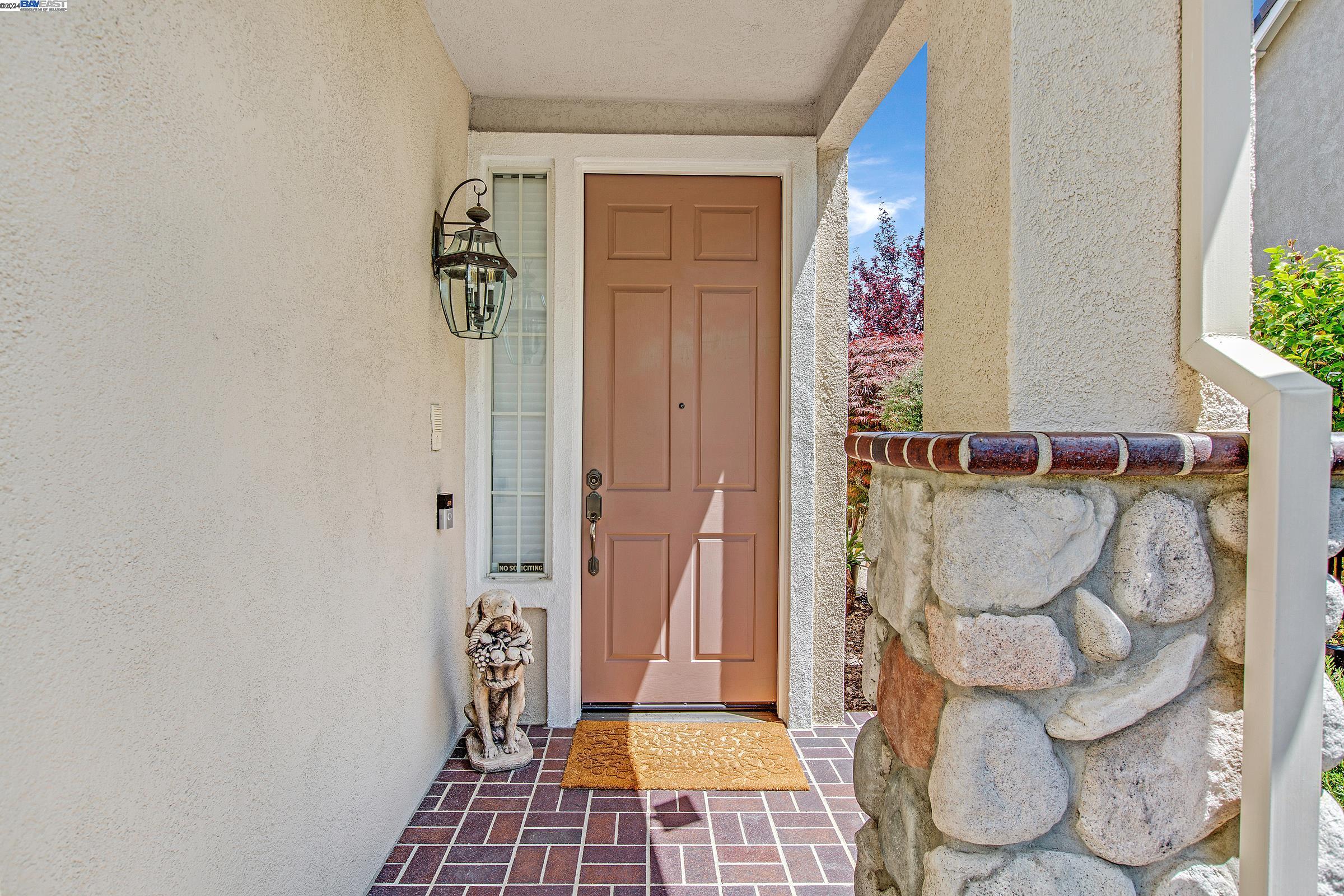 Detail Gallery Image 4 of 31 For 25736 Durrwood Ct, Castro Valley,  CA 94552 - 5 Beds | 2/1 Baths