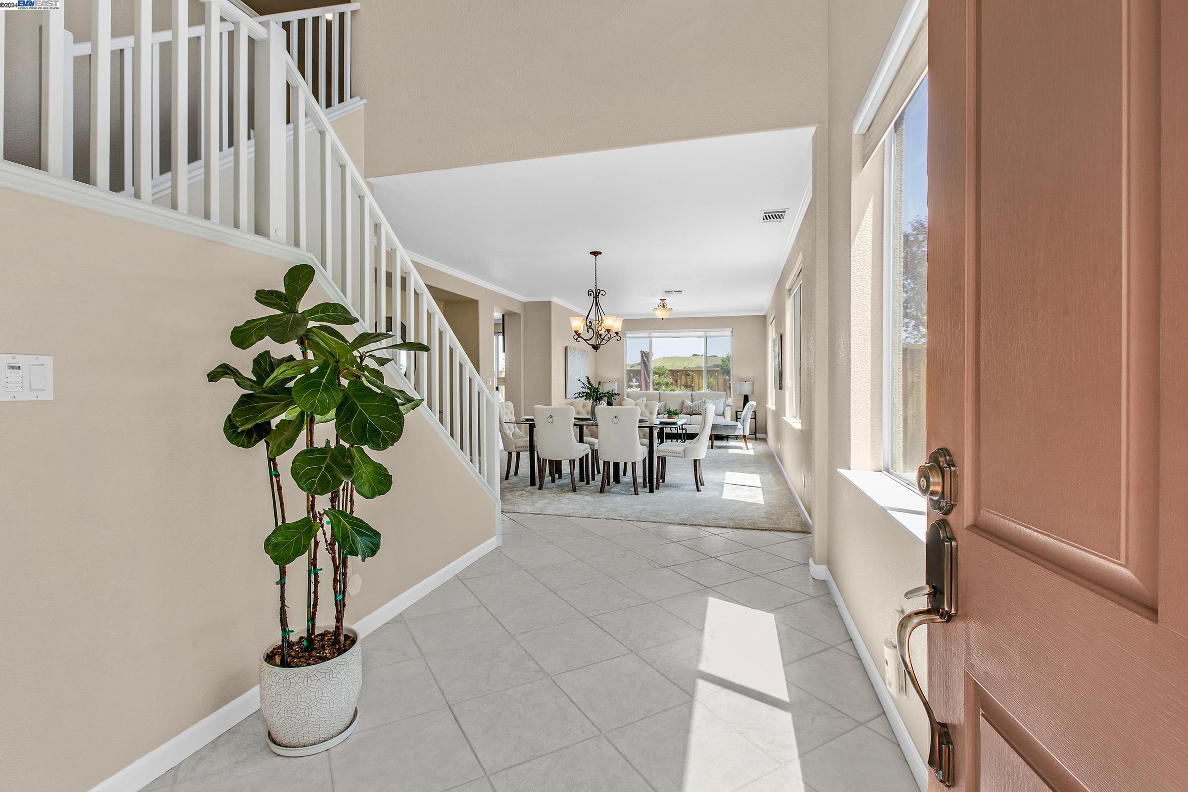 Detail Gallery Image 5 of 31 For 25736 Durrwood Ct, Castro Valley,  CA 94552 - 5 Beds | 2/1 Baths