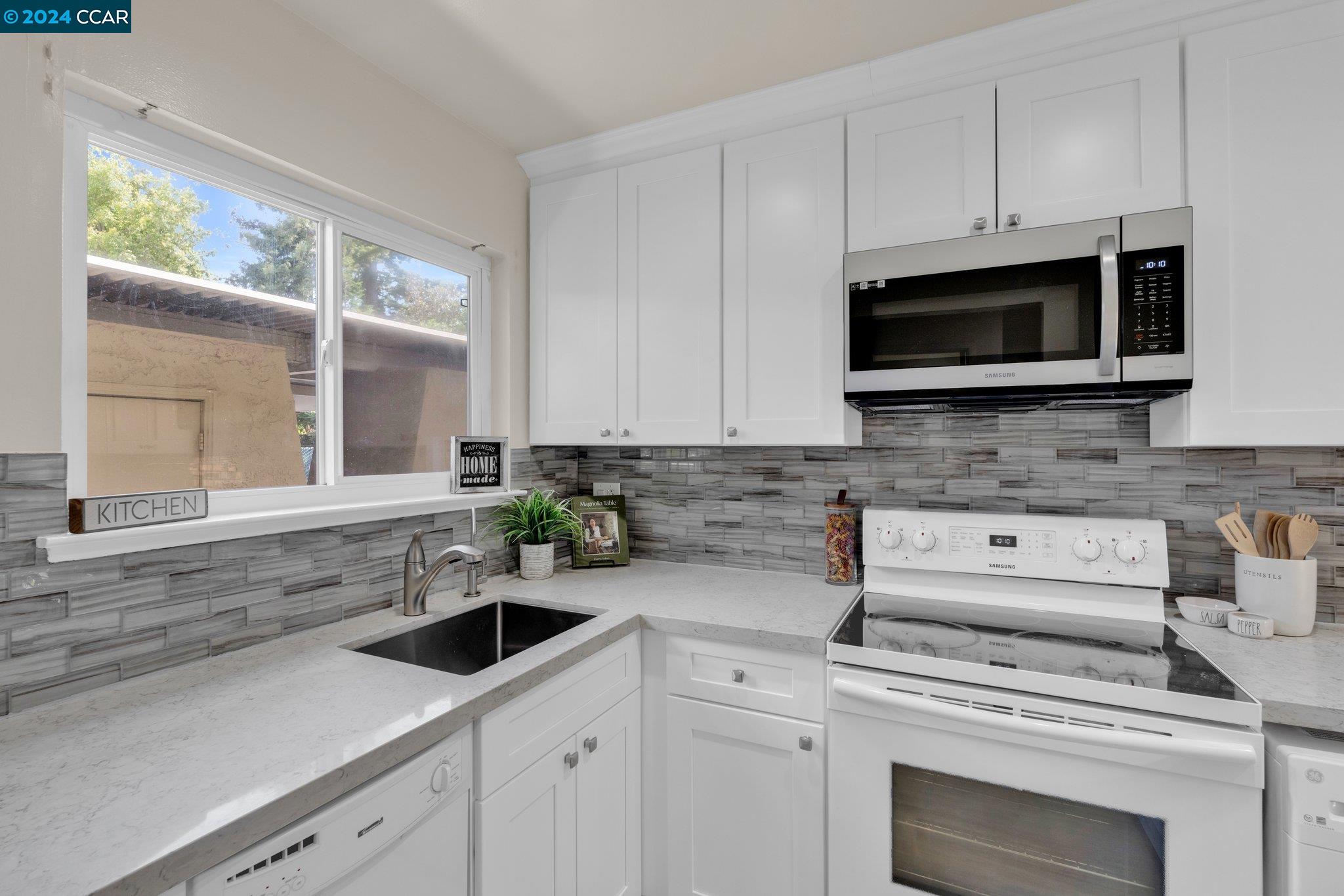 Detail Gallery Image 1 of 1 For 841 Pomeroy Ave #22,  Santa Clara,  CA 95051 - 2 Beds | 1/1 Baths