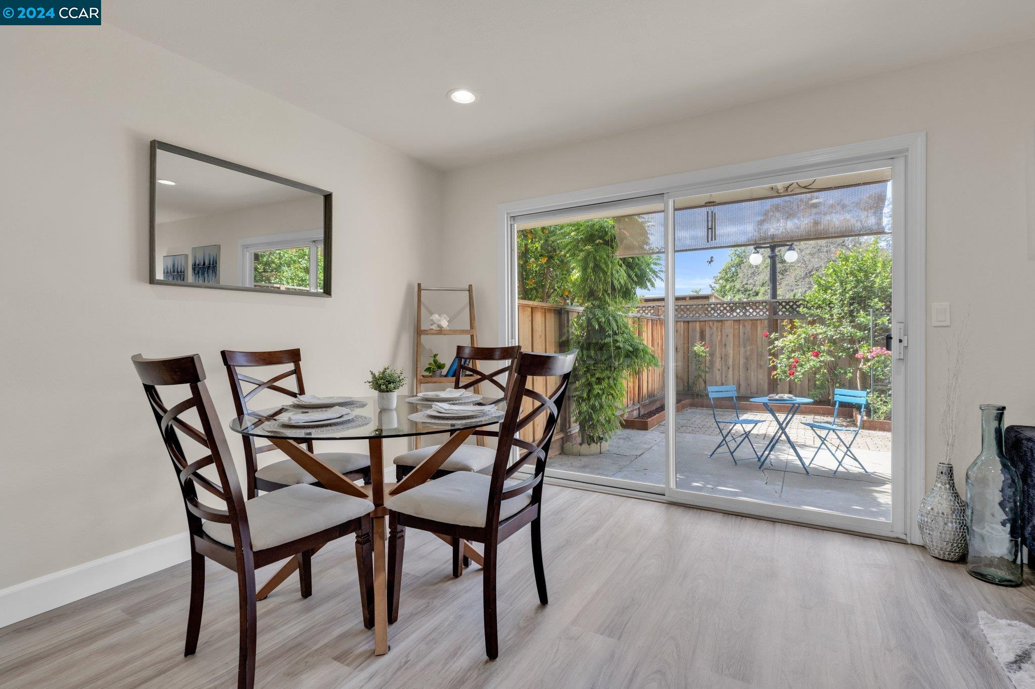 Detail Gallery Image 9 of 25 For 841 Pomeroy Ave #22,  Santa Clara,  CA 95051 - 2 Beds | 1/1 Baths