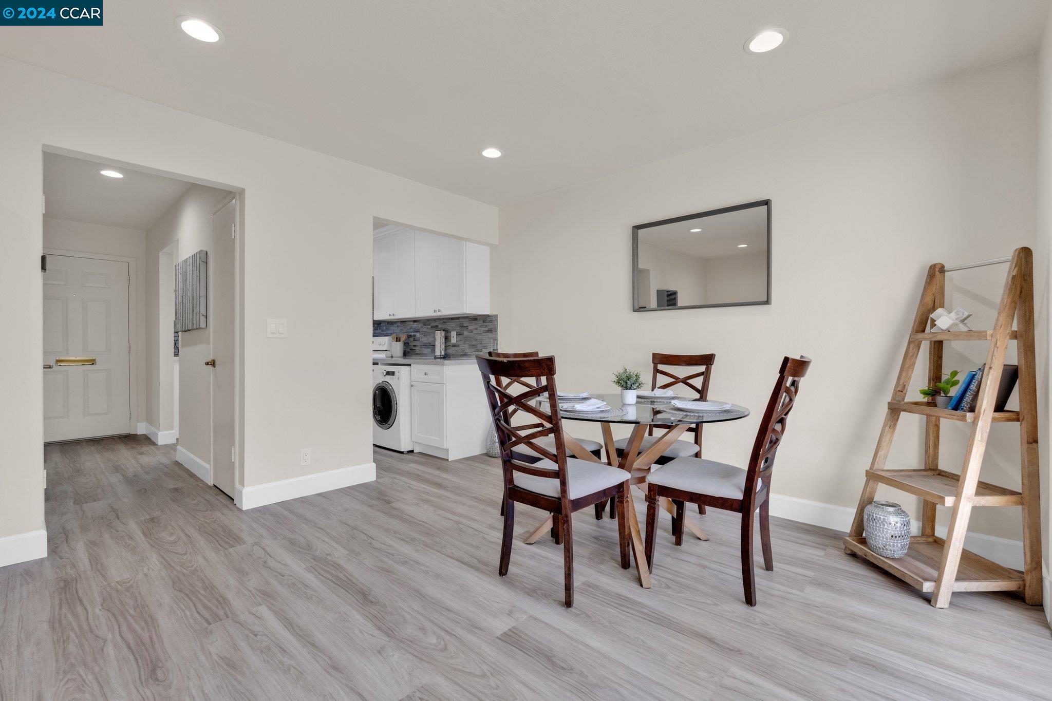 Detail Gallery Image 10 of 25 For 841 Pomeroy Ave #22,  Santa Clara,  CA 95051 - 2 Beds | 1/1 Baths