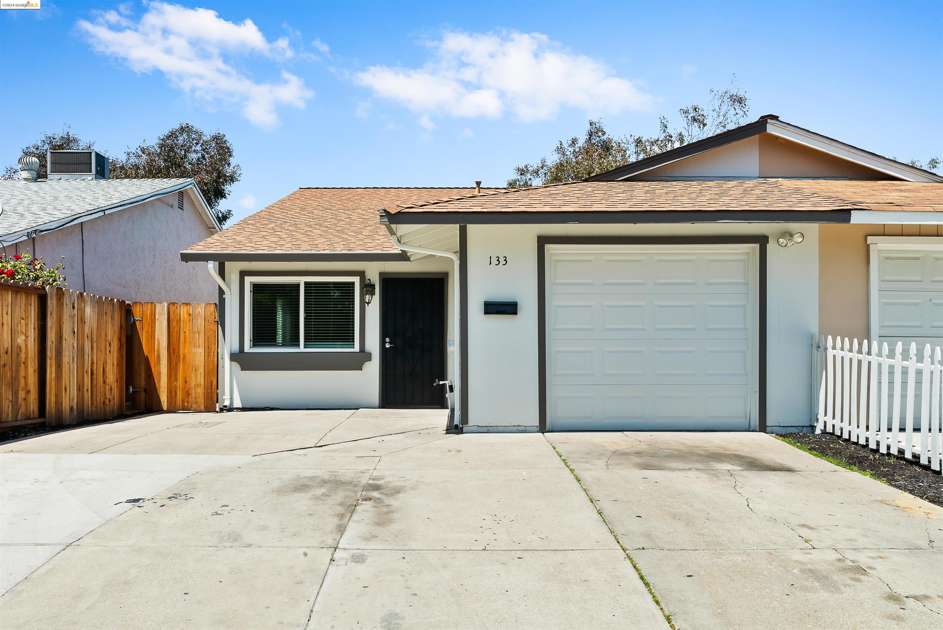 Detail Gallery Image 1 of 33 For 133 E Trident Dr, Pittsburg,  CA 94565 - 4 Beds | 2 Baths