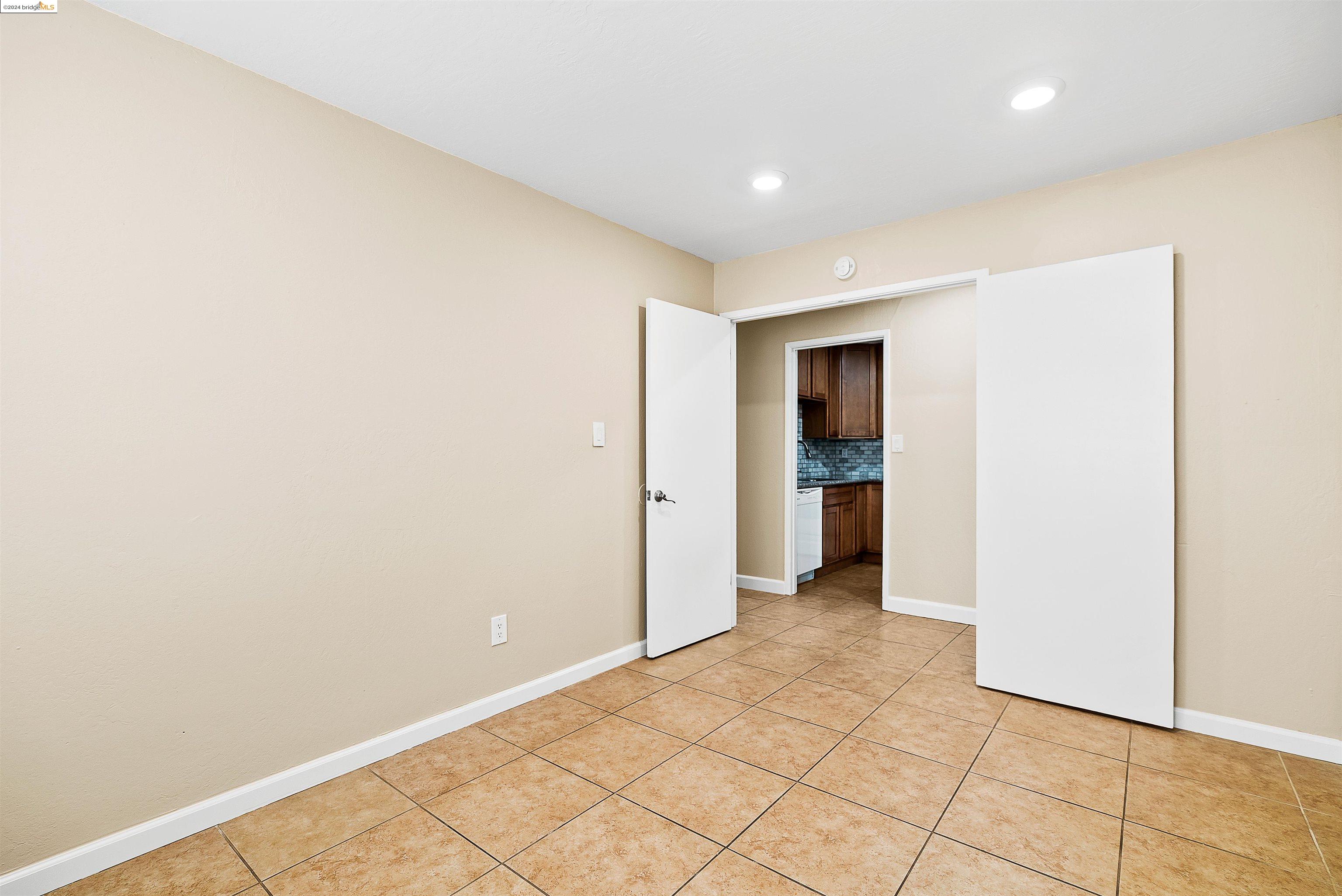 Detail Gallery Image 18 of 33 For 133 E Trident Dr, Pittsburg,  CA 94565 - 4 Beds | 2 Baths