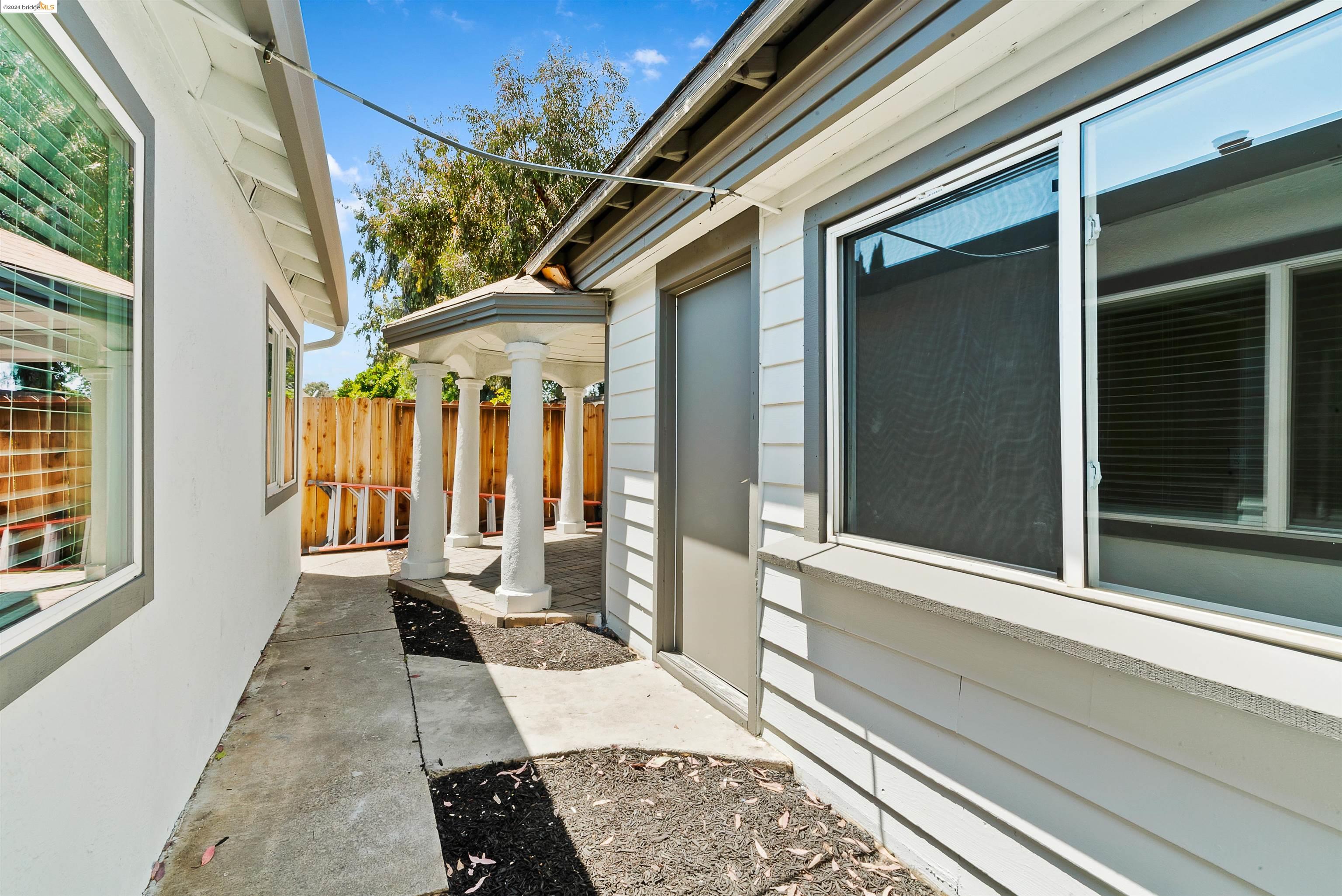 Detail Gallery Image 29 of 33 For 133 E Trident Dr, Pittsburg,  CA 94565 - 4 Beds | 2 Baths