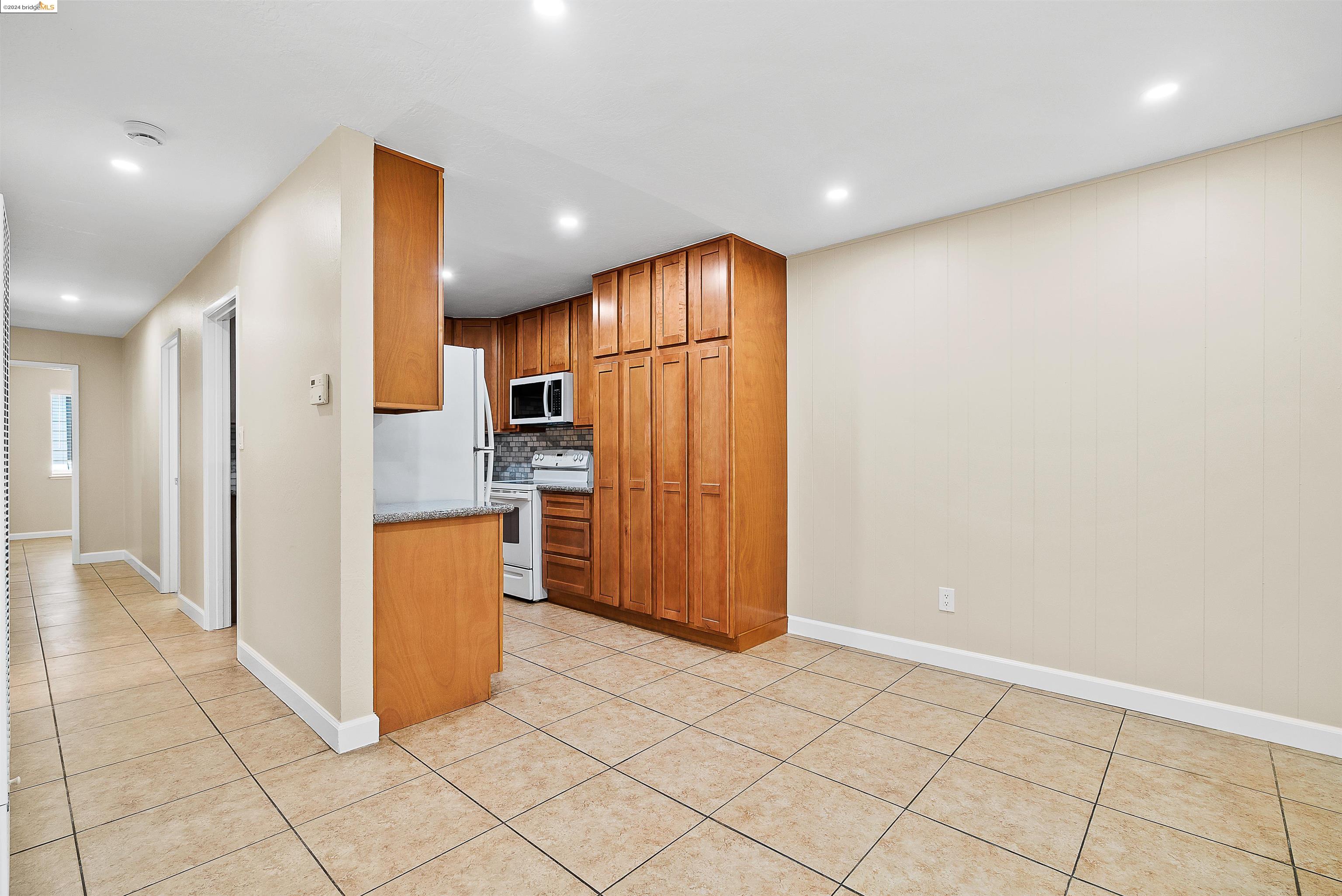 Detail Gallery Image 9 of 33 For 133 E Trident Dr, Pittsburg,  CA 94565 - 4 Beds | 2 Baths