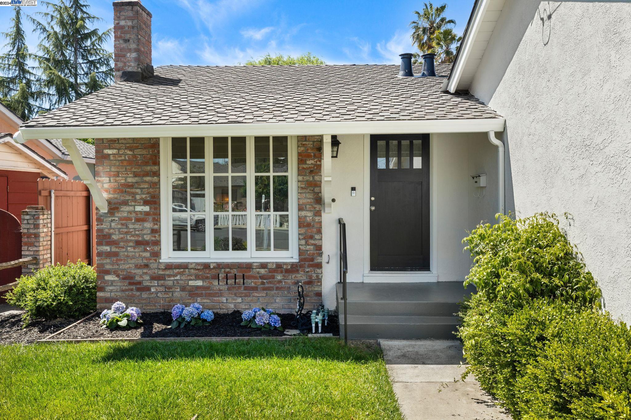 Detail Gallery Image 4 of 21 For 1382 Hillview Dr, Livermore,  CA 94551 - 3 Beds | 1/1 Baths