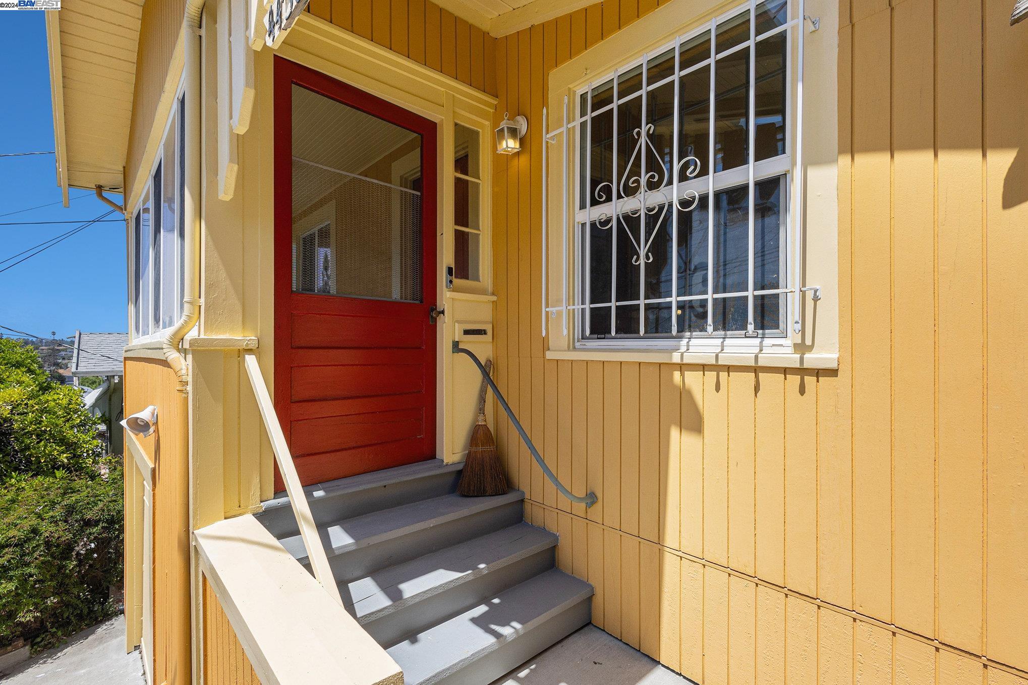 Detail Gallery Image 4 of 34 For 4450 Penniman Ave, Oakland,  CA 94619 - 3 Beds | 1 Baths