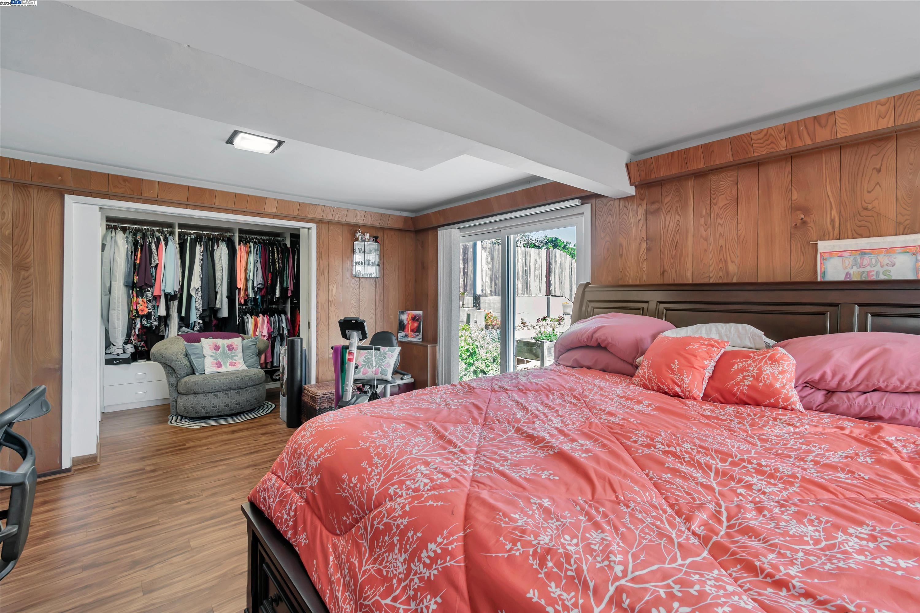 Detail Gallery Image 11 of 28 For 1155 Manzanita Dr, Pacifica,  CA 94044 - 4 Beds | 2/1 Baths