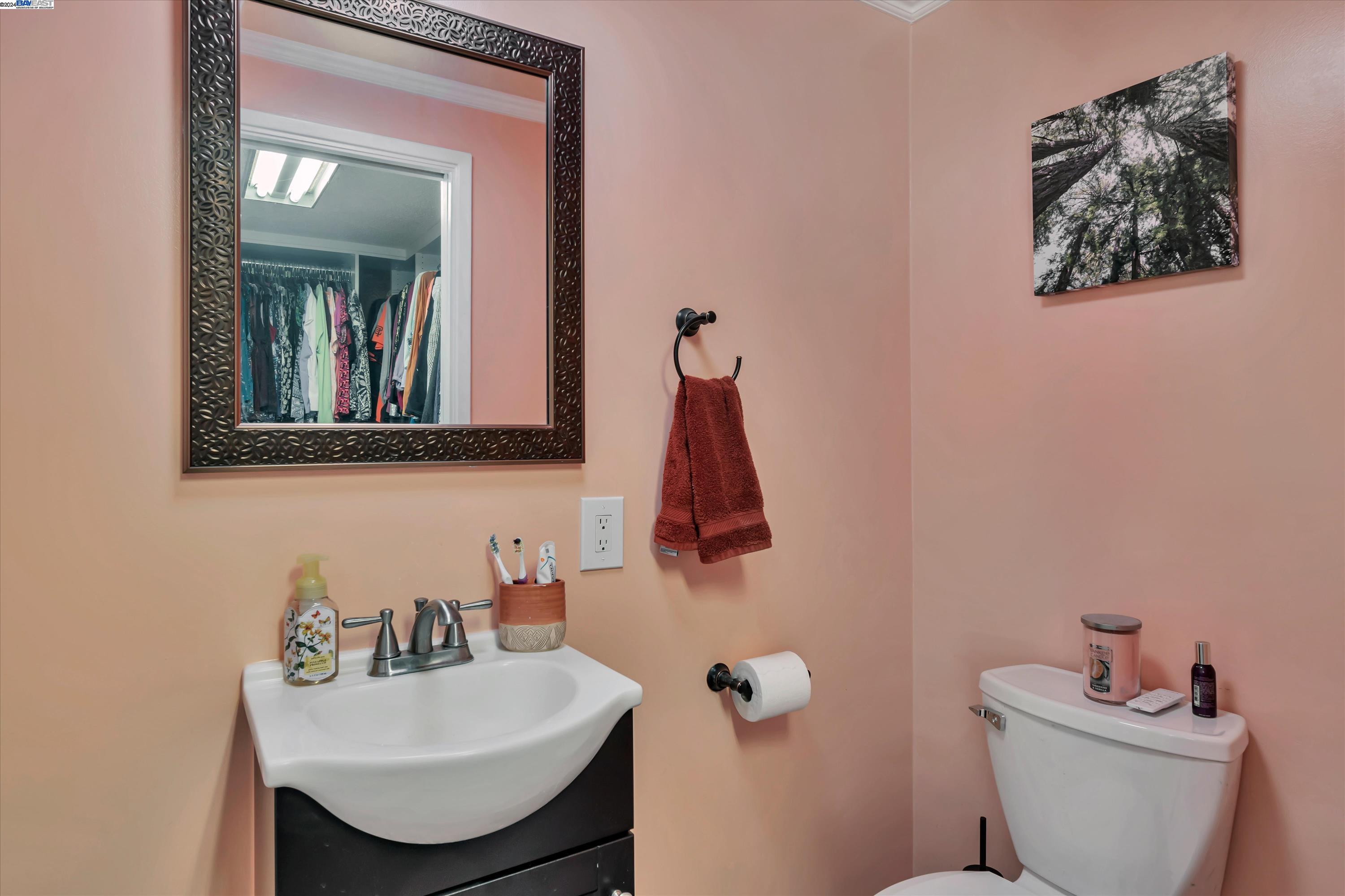 Detail Gallery Image 13 of 28 For 1155 Manzanita Dr, Pacifica,  CA 94044 - 4 Beds | 2/1 Baths