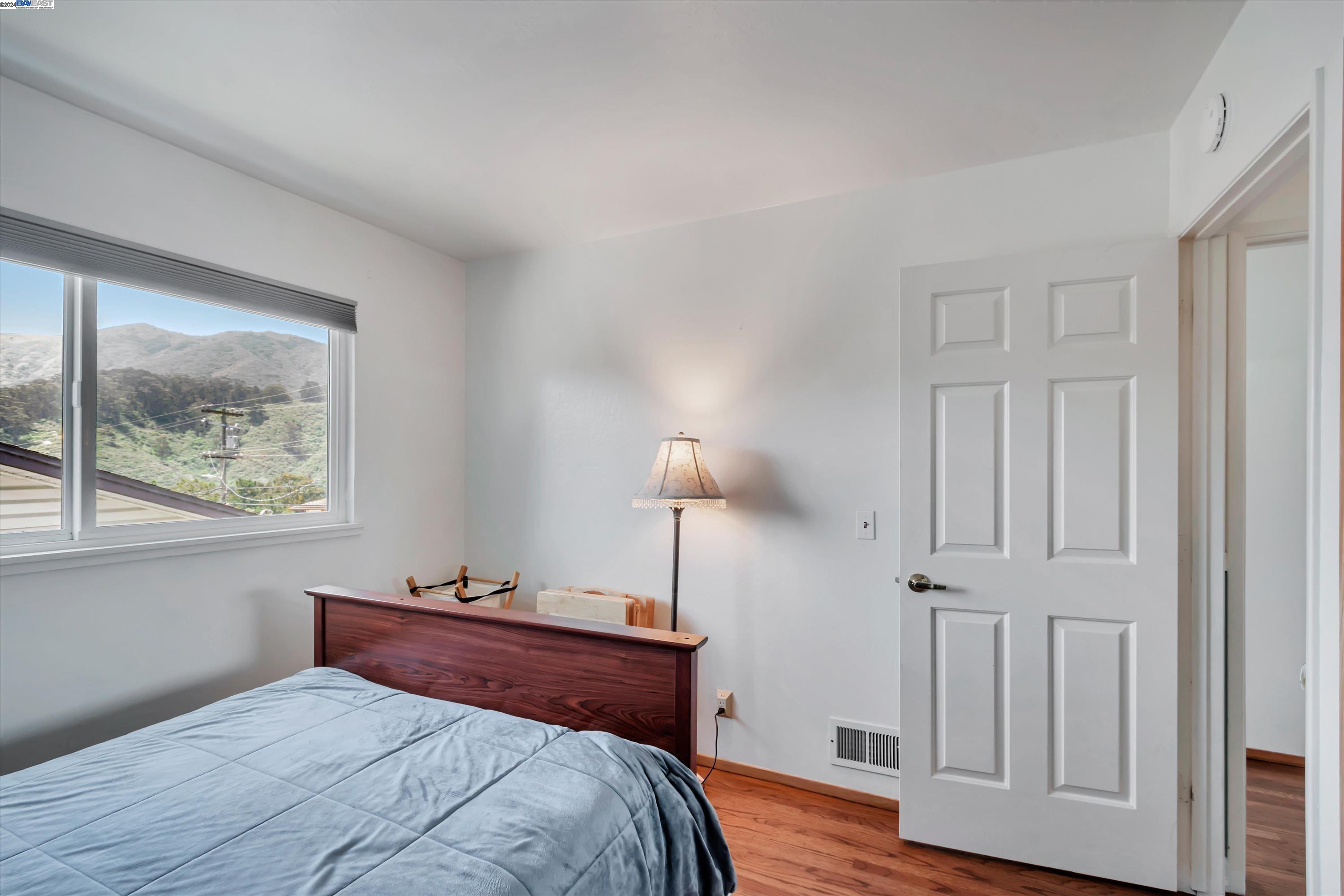 Detail Gallery Image 15 of 28 For 1155 Manzanita Dr, Pacifica,  CA 94044 - 4 Beds | 2/1 Baths