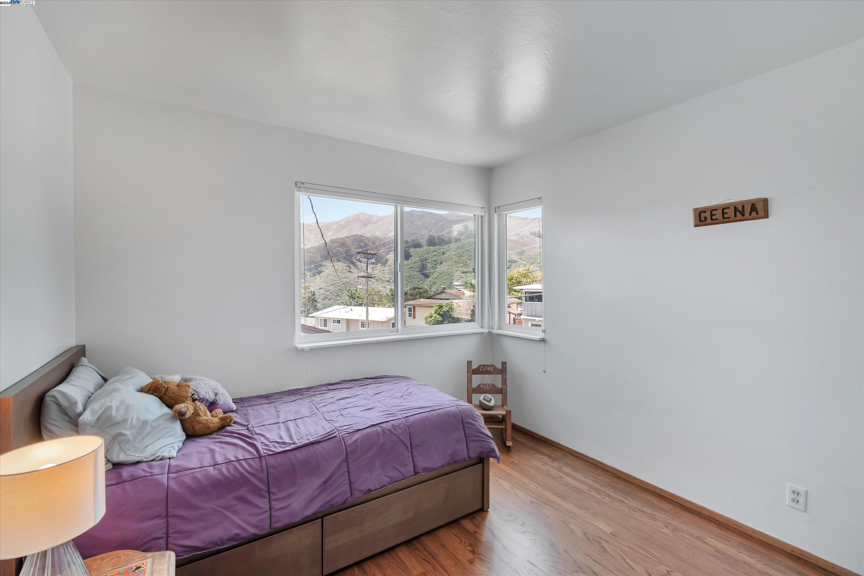 Detail Gallery Image 17 of 28 For 1155 Manzanita Dr, Pacifica,  CA 94044 - 4 Beds | 2/1 Baths