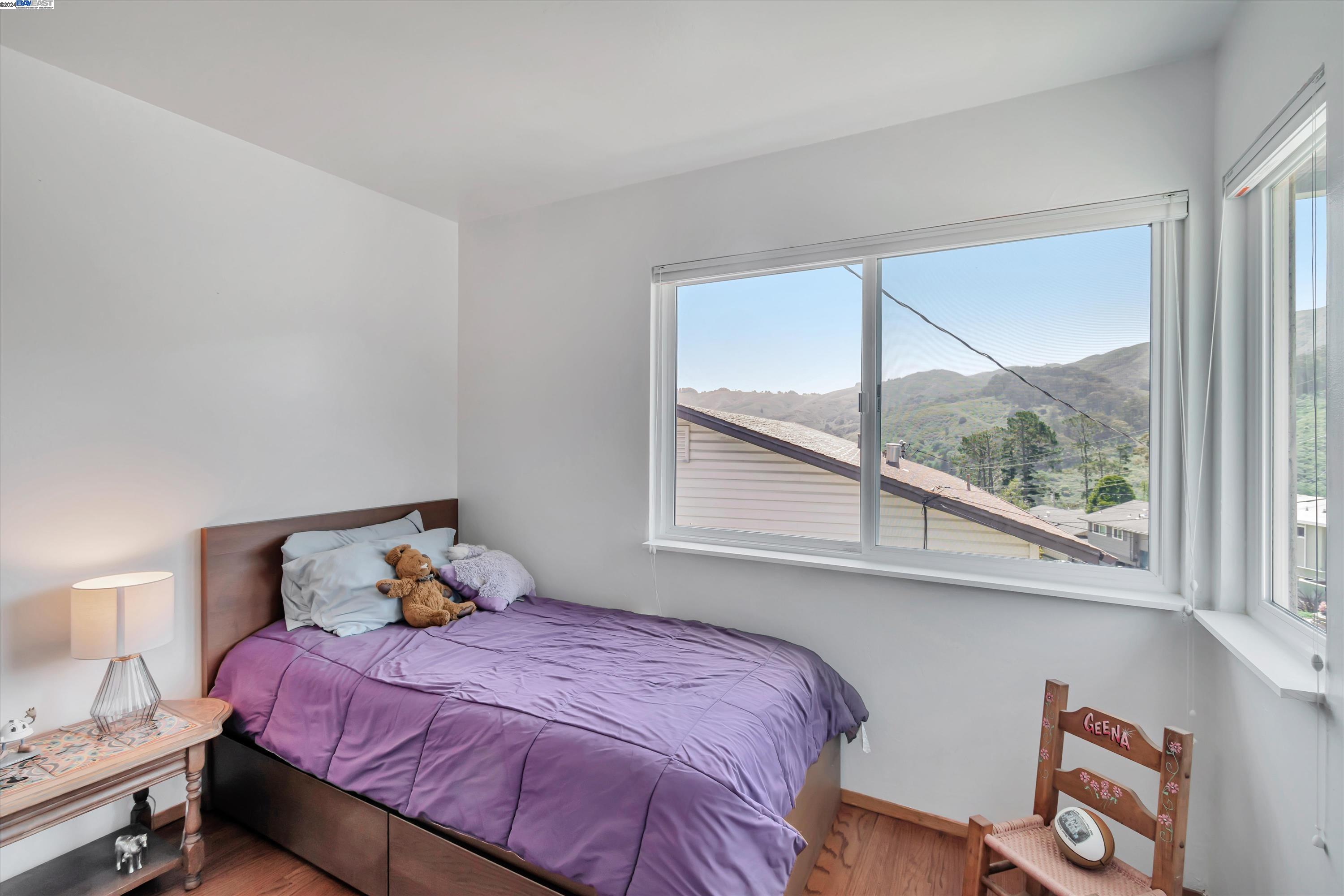 Detail Gallery Image 18 of 28 For 1155 Manzanita Dr, Pacifica,  CA 94044 - 4 Beds | 2/1 Baths