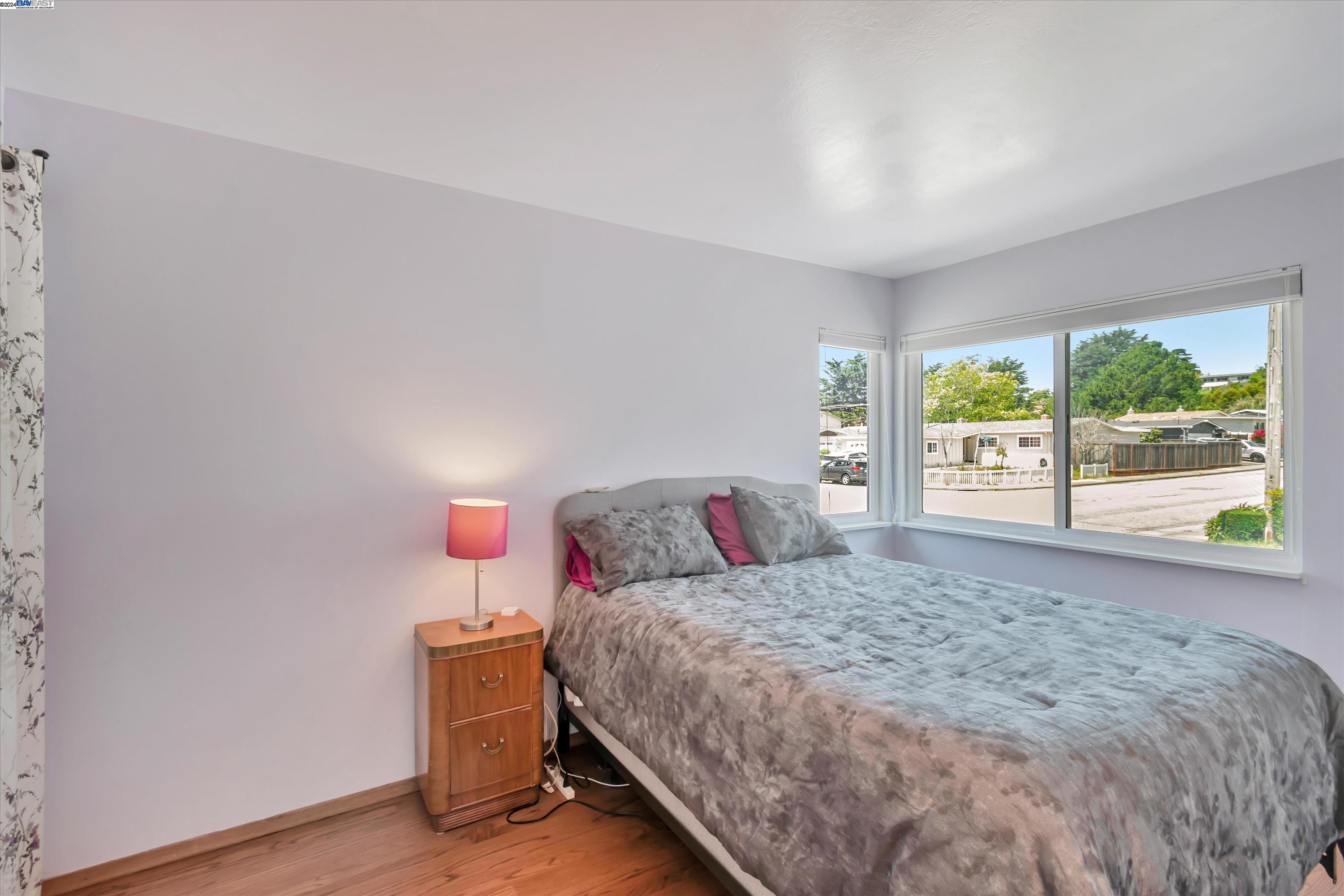Detail Gallery Image 19 of 28 For 1155 Manzanita Dr, Pacifica,  CA 94044 - 4 Beds | 2/1 Baths