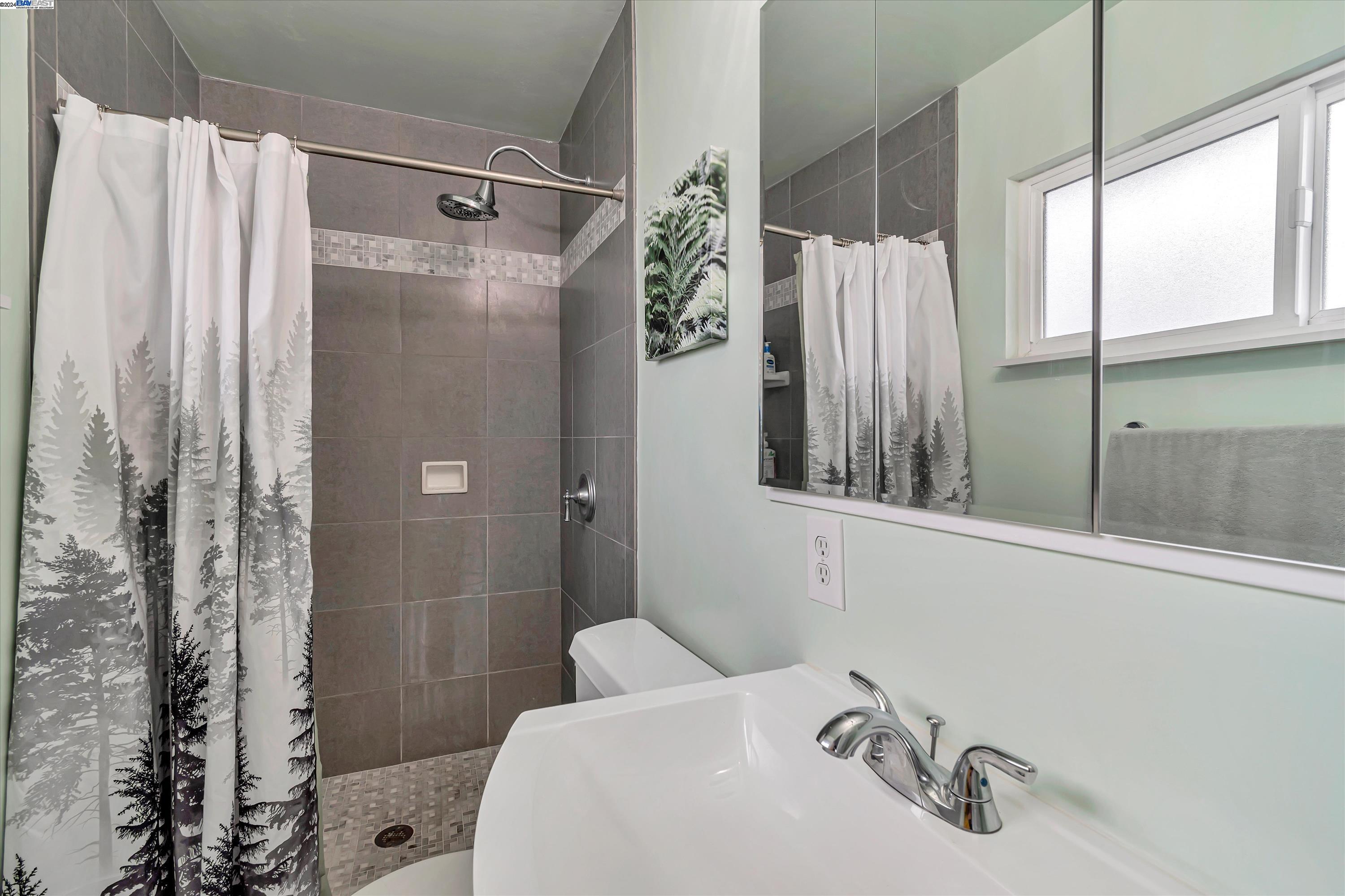 Detail Gallery Image 22 of 28 For 1155 Manzanita Dr, Pacifica,  CA 94044 - 4 Beds | 2/1 Baths