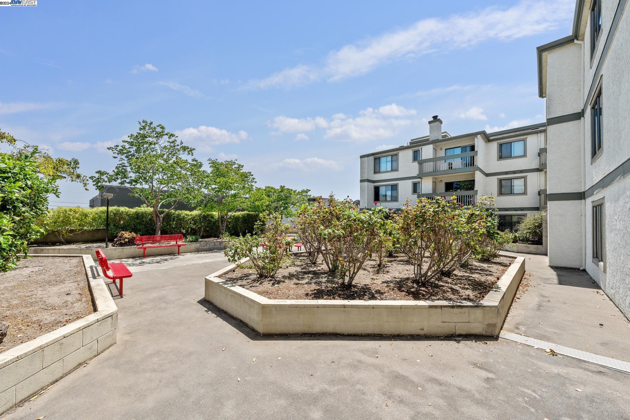 Detail Gallery Image 25 of 28 For 14101 E 14th St #204,  San Leandro,  CA 94578 - 2 Beds | 2 Baths