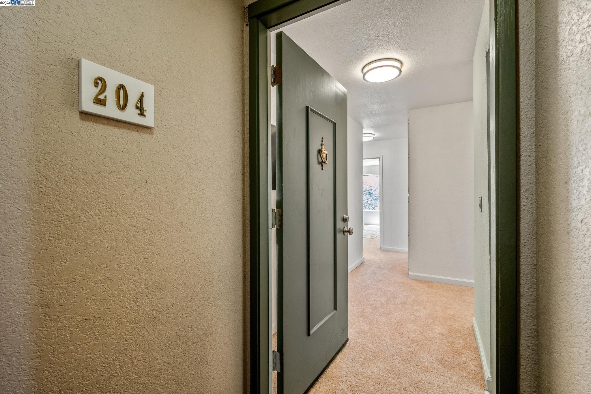 Detail Gallery Image 4 of 28 For 14101 E 14th St #204,  San Leandro,  CA 94578 - 2 Beds | 2 Baths