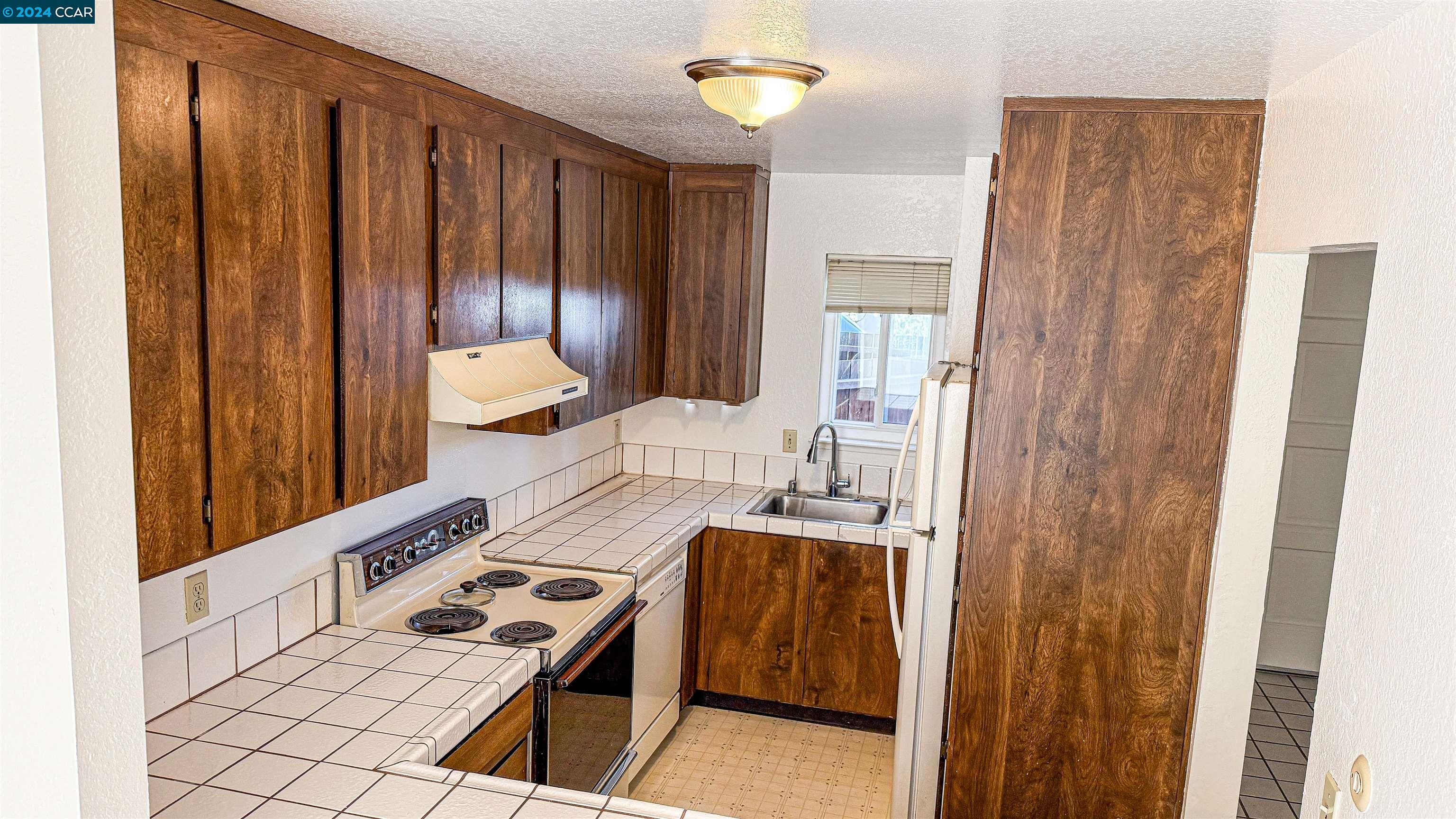 Photo #5: 41060548 Listing 