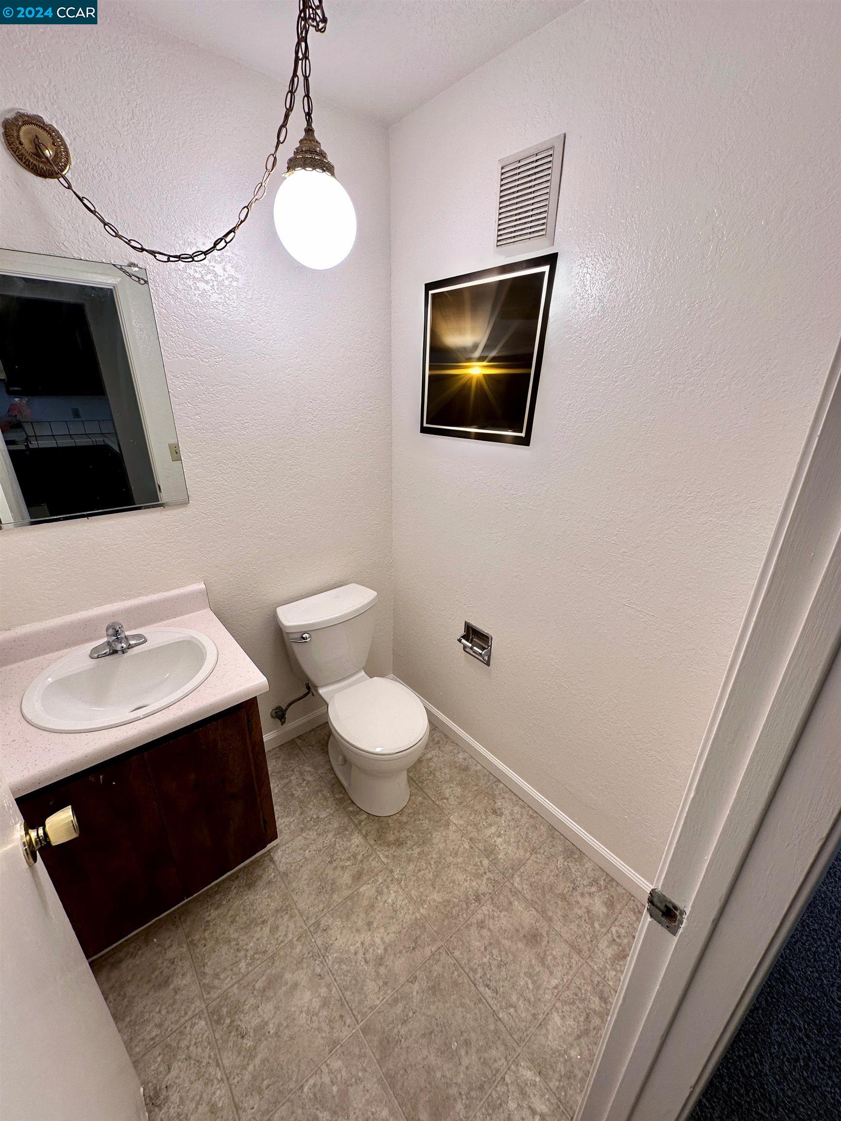 Detail Gallery Image 5 of 19 For 3712 Willow Pass Rd #24,  Concord,  CA 94519 - 2 Beds | 1/1 Baths