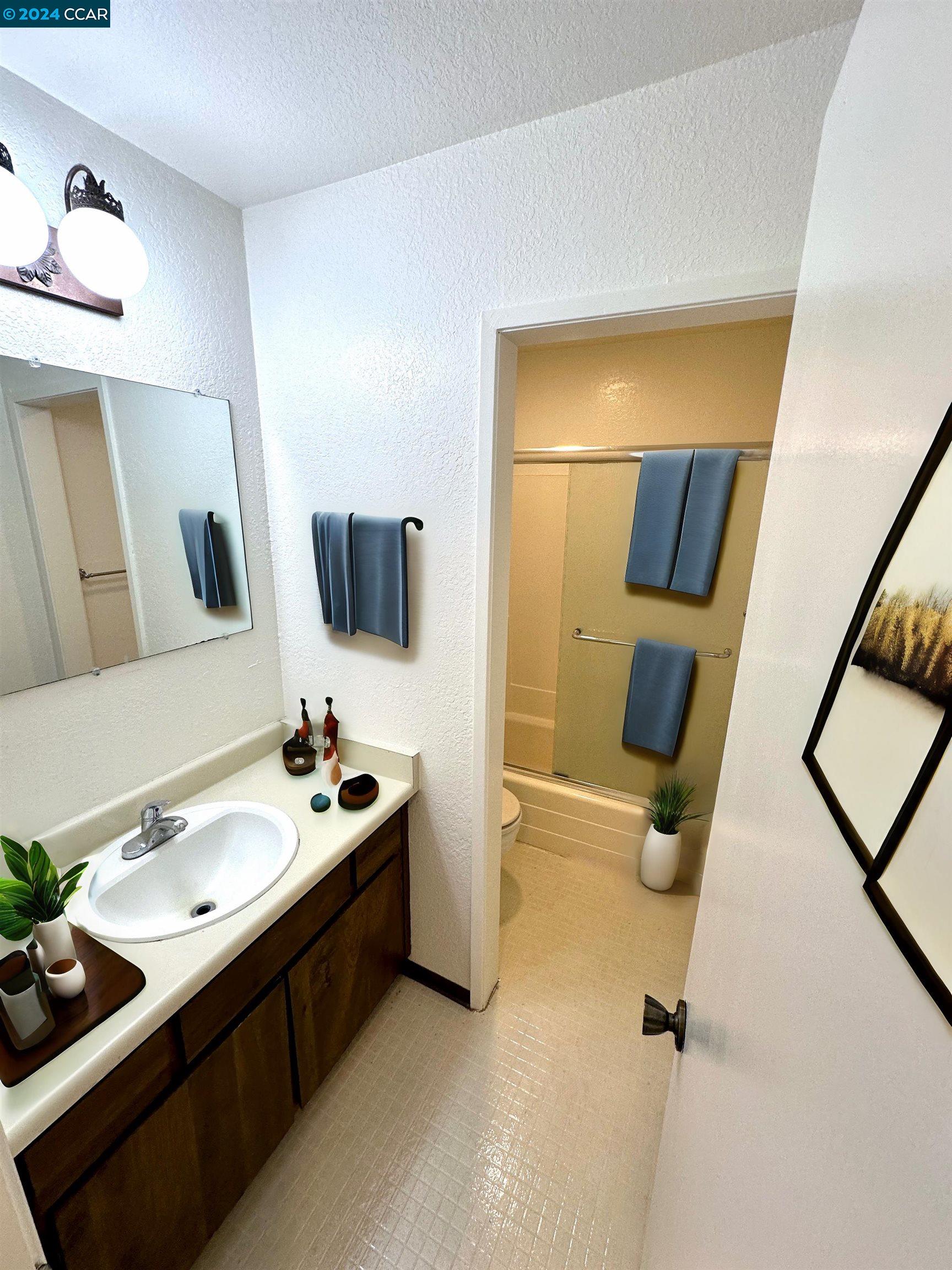 Detail Gallery Image 9 of 19 For 3712 Willow Pass Rd #24,  Concord,  CA 94519 - 2 Beds | 1/1 Baths