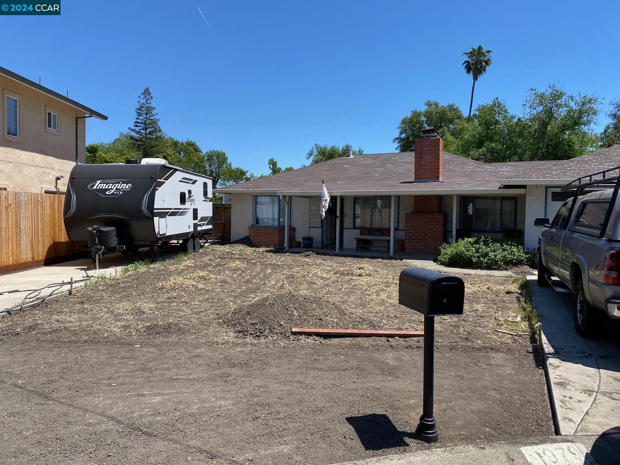Detail Gallery Image 1 of 1 For 1979 Faye Ct, Pleasant Hill,  CA 94523 - 3 Beds | 1 Baths