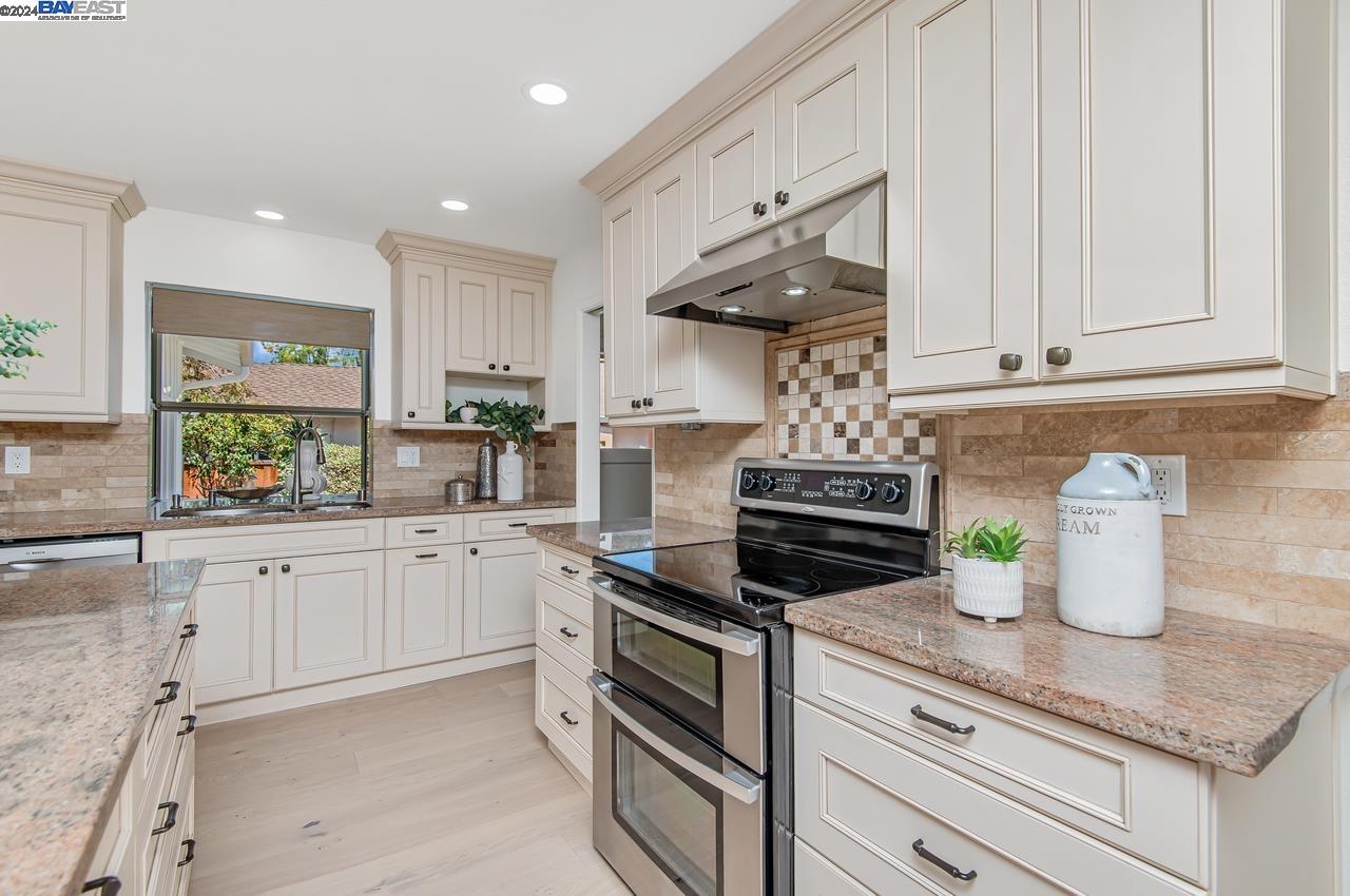 Detail Gallery Image 15 of 47 For 10501 Madera Dr, Cupertino,  CA 95014 - 3 Beds | 2/1 Baths